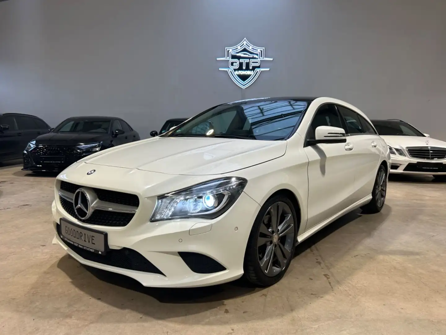 Mercedes-Benz CLA 180 Shooting Brake *Pano*R.Kam*Nav* Wit - 1