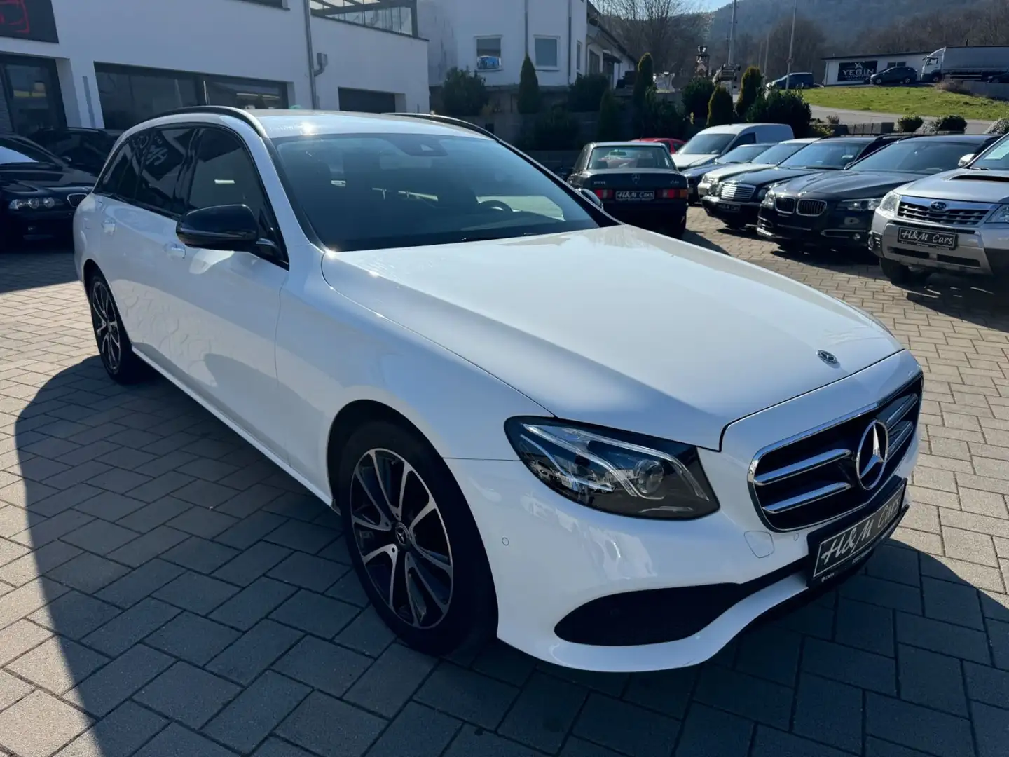 Mercedes-Benz E 200 T 4M/LED/Kamera/Distronic/AHK/9G-Tronic Bianco - 1