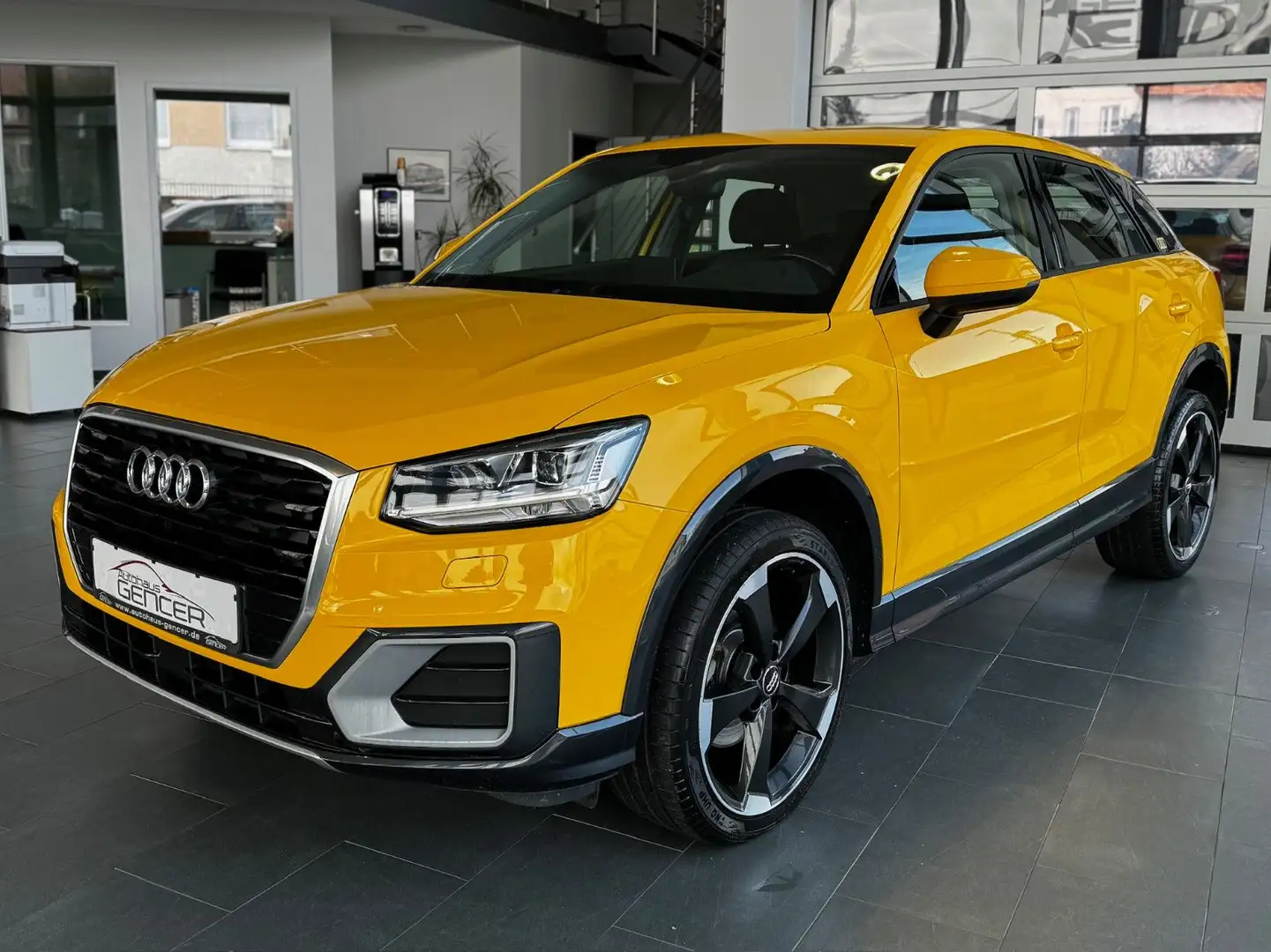 Audi Q2 design"LED/Rotor/PreSense/Sitzheizung" Yellow - 1