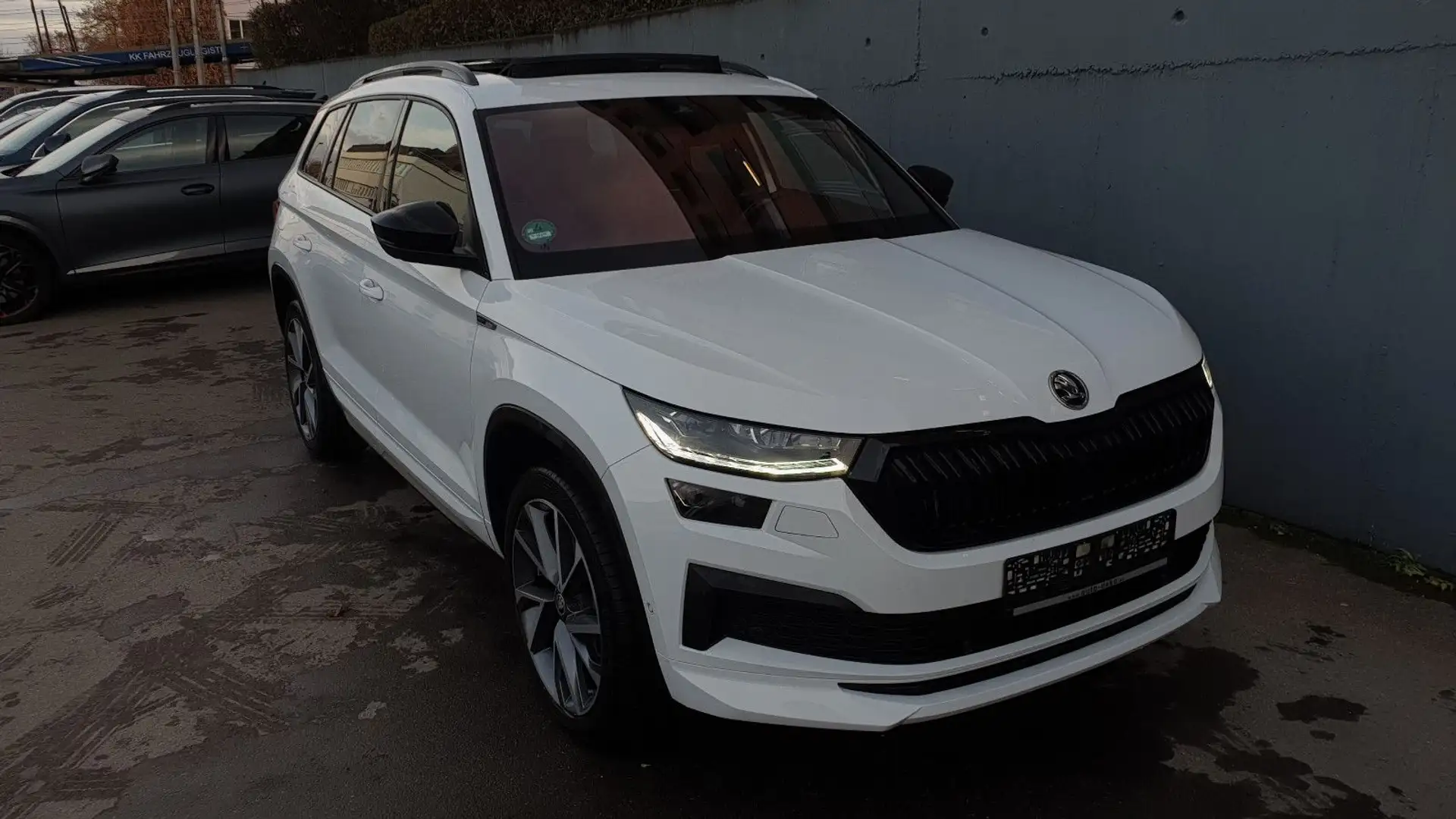 Skoda Kodiaq 2.0 TDI DSG 4x4 SPORTLINE Pano/Leder/20 Weiß - 2
