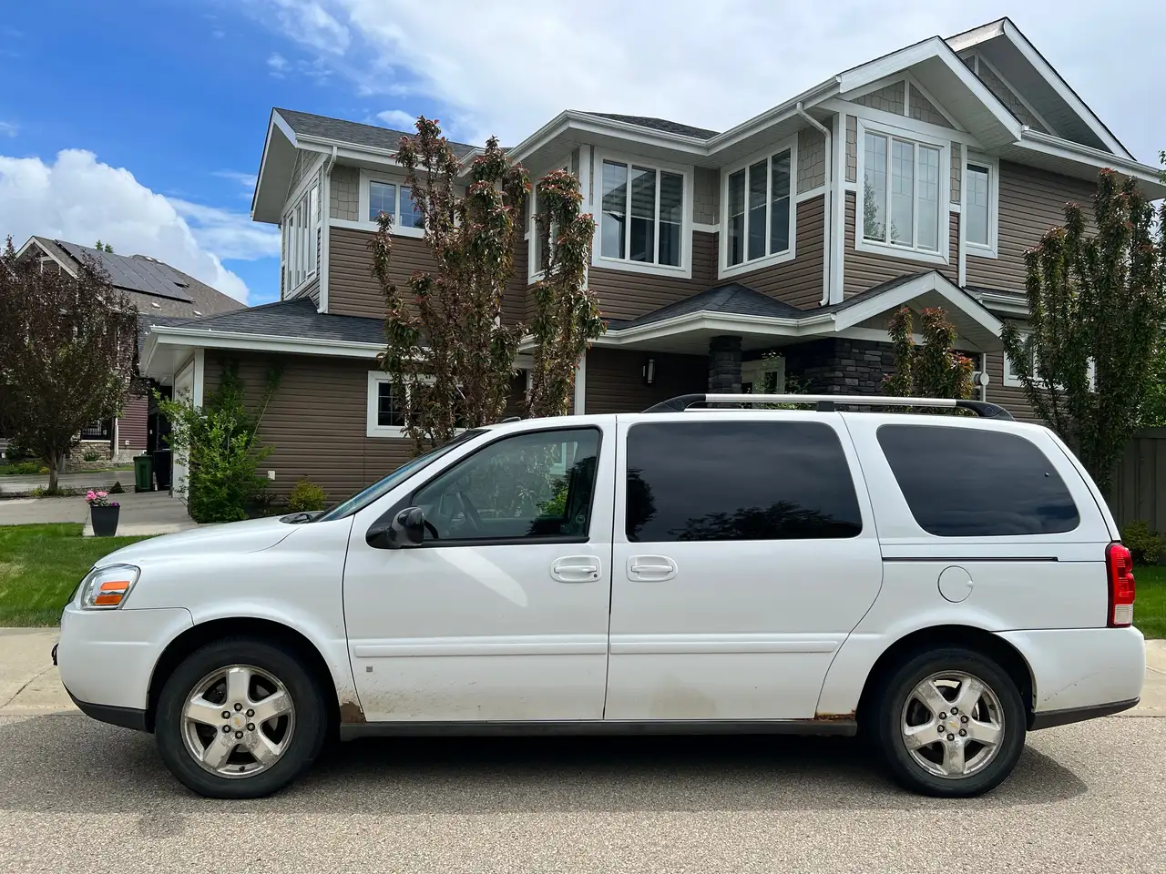 Chevrolet Uplander photo Chevrolet Uplander