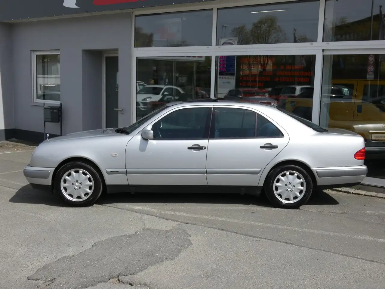 Mercedes-Benz E 280 CLASSIC KLIMA GSD SHZ TEMPOMAT ROSTFREI!, foto 6