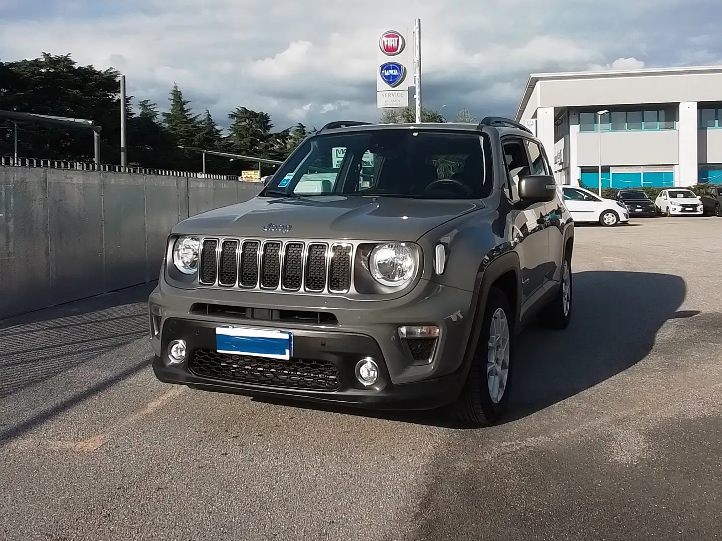 Jeep Renegade Renegade 2019 1.3 t4 Limited 2wd 150cv ddct Grau - 1