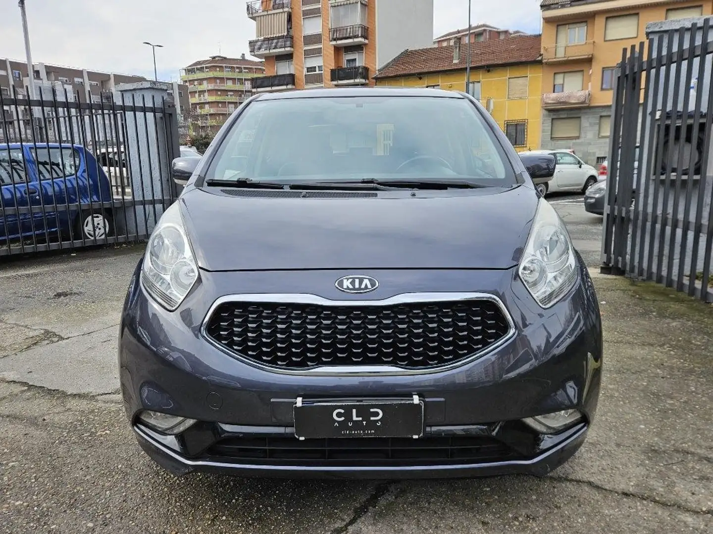 Kia Venga 1.4 CRDi 90CV Cool Grau - 2