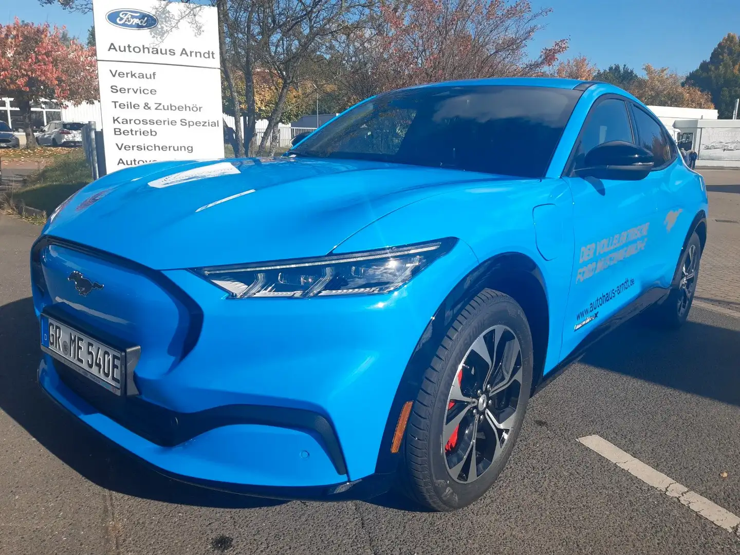 Ford Mustang Mach-E AWD *99kWh Extended Range Blau - 1