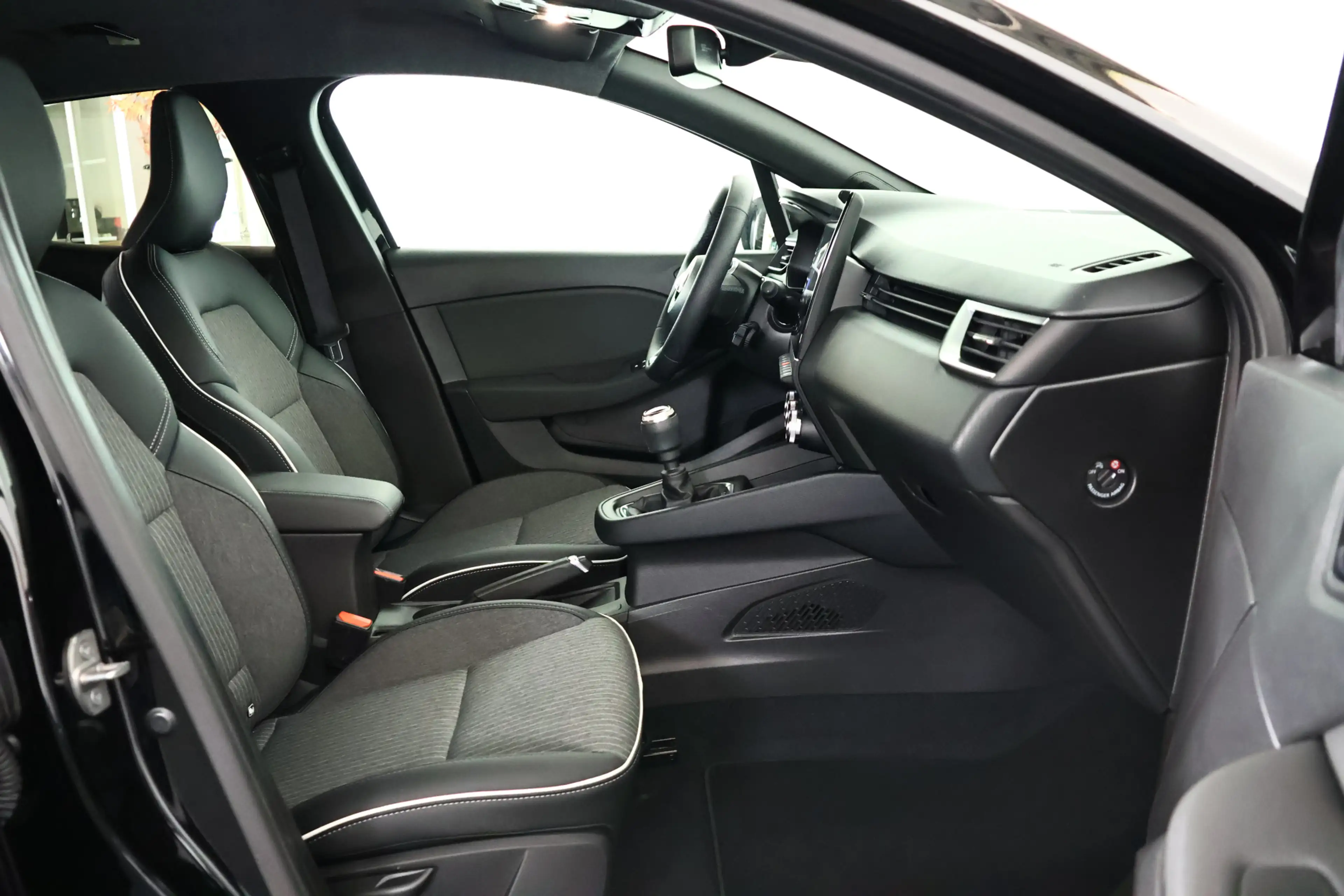 Mitsubishi Colt 1.0T MT First Edition / LED / Navi / CarPlay / ACC — photo 11