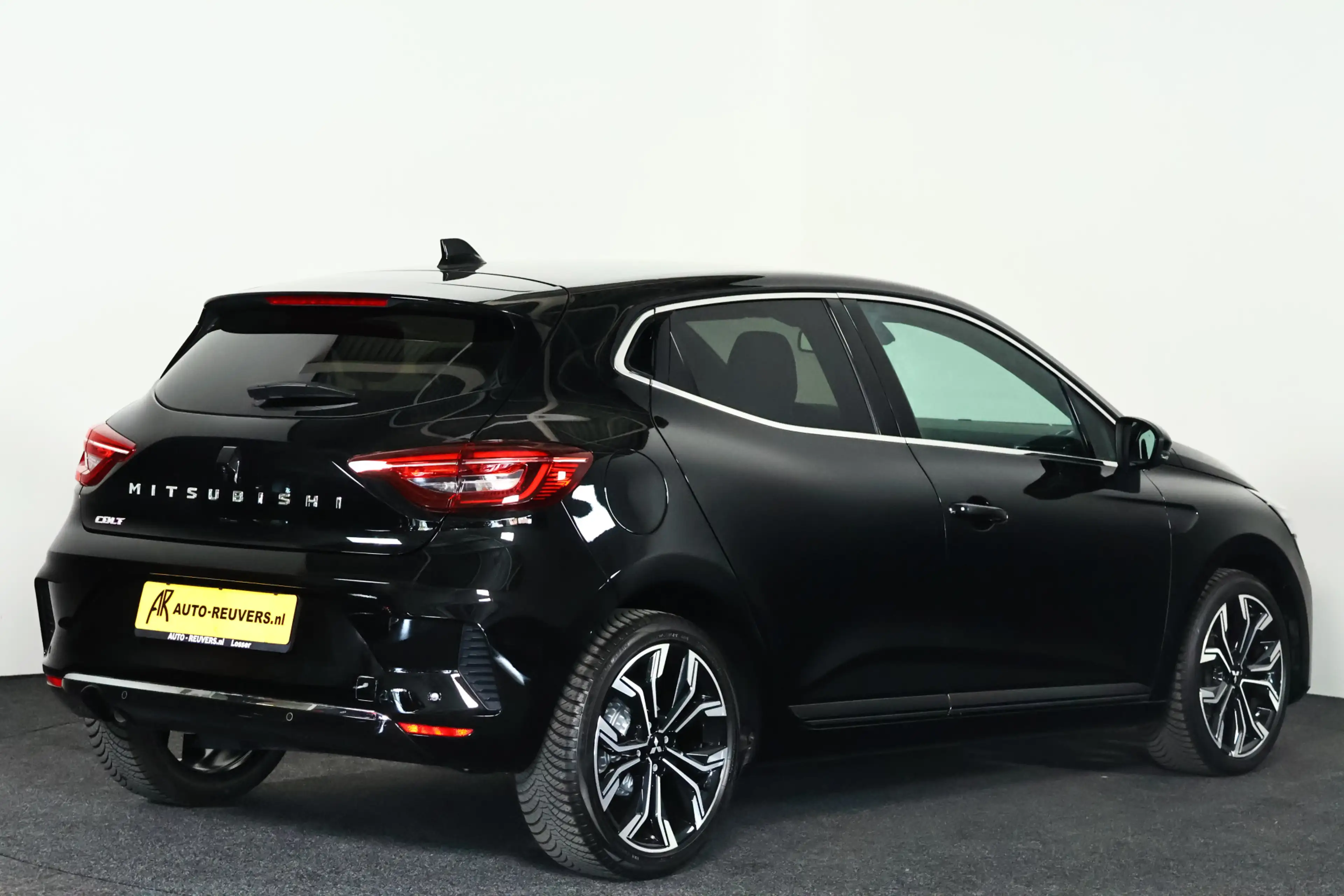 Mitsubishi Colt 1.0T MT First Edition / LED / Navi / CarPlay / ACC — photo 2