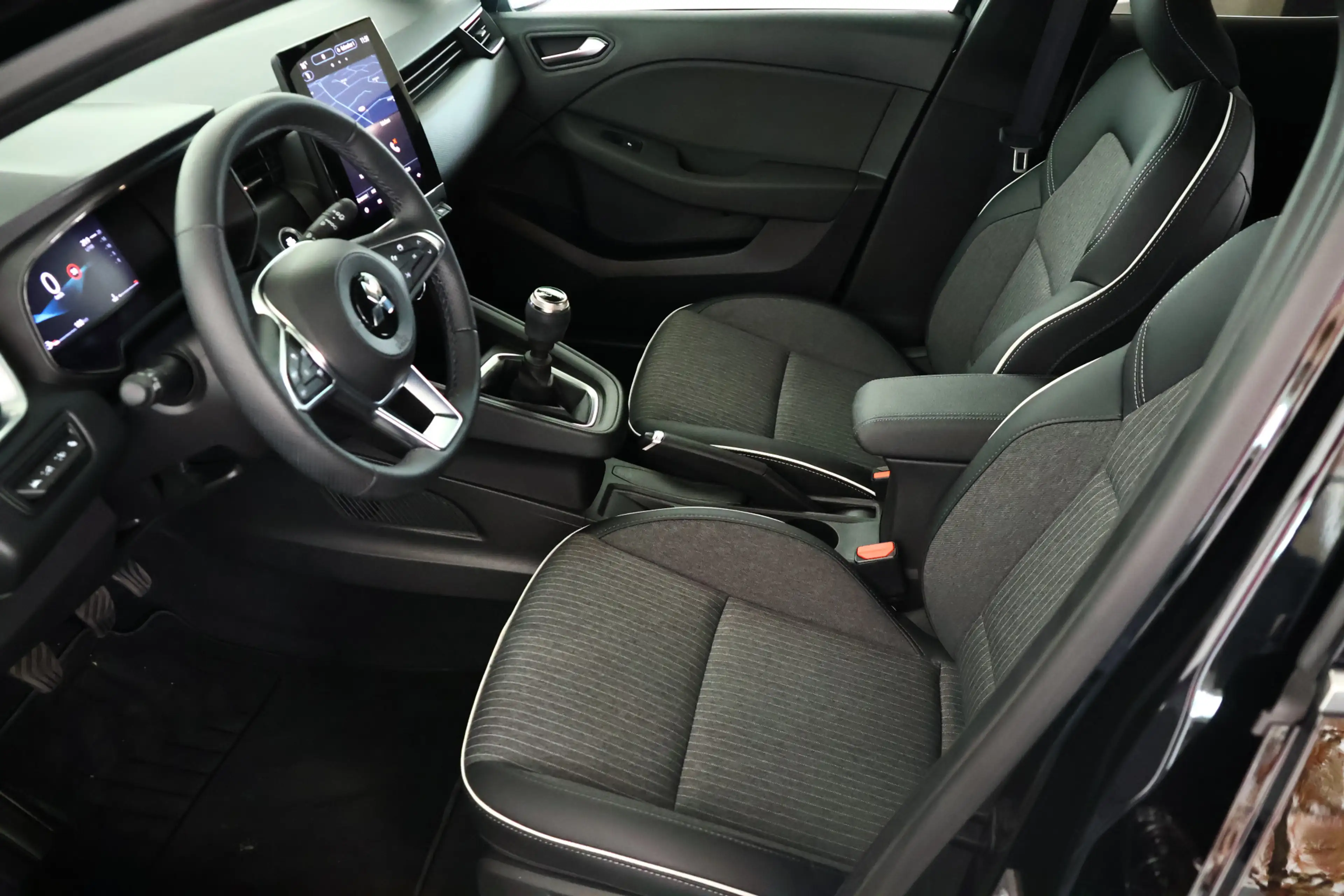 Mitsubishi Colt 1.0T MT First Edition / LED / Navi / CarPlay / ACC — photo 6