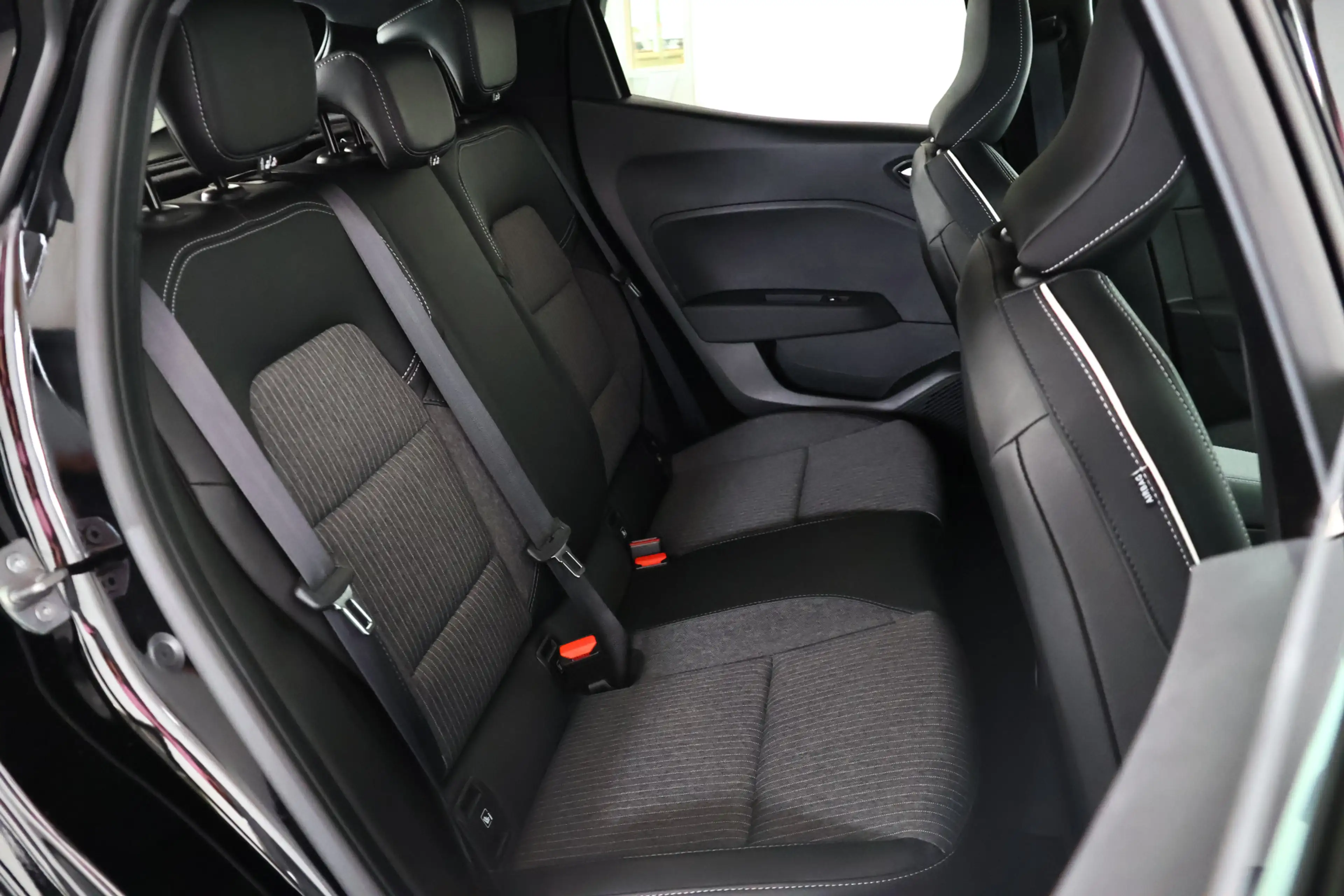 Mitsubishi Colt 1.0T MT First Edition / LED / Navi / CarPlay / ACC — photo 13