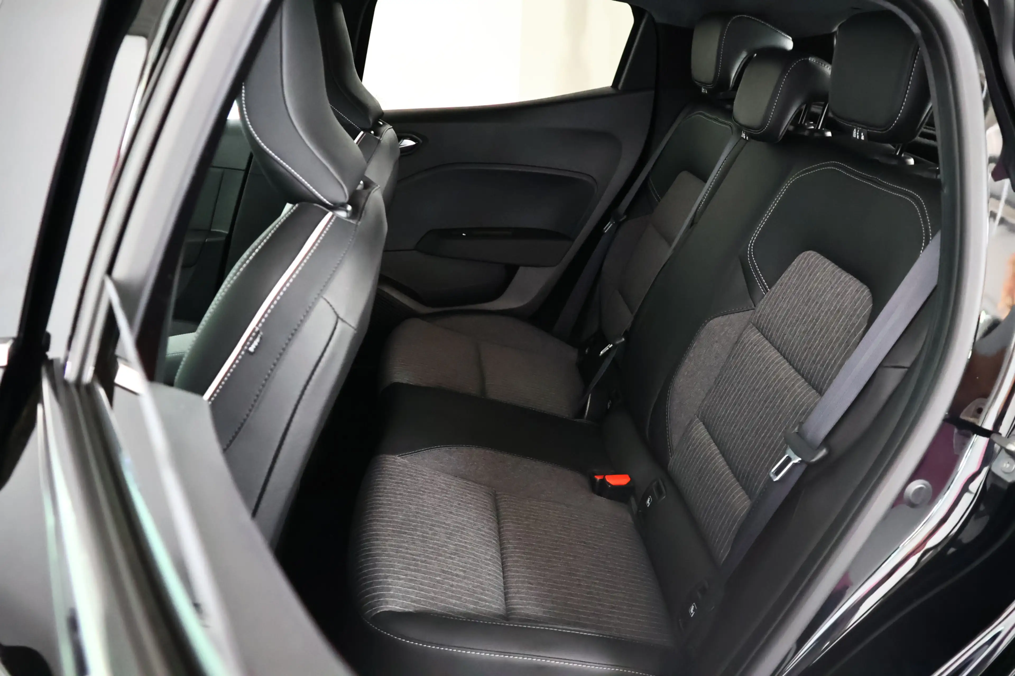 Mitsubishi Colt 1.0T MT First Edition / LED / Navi / CarPlay / ACC — photo 12