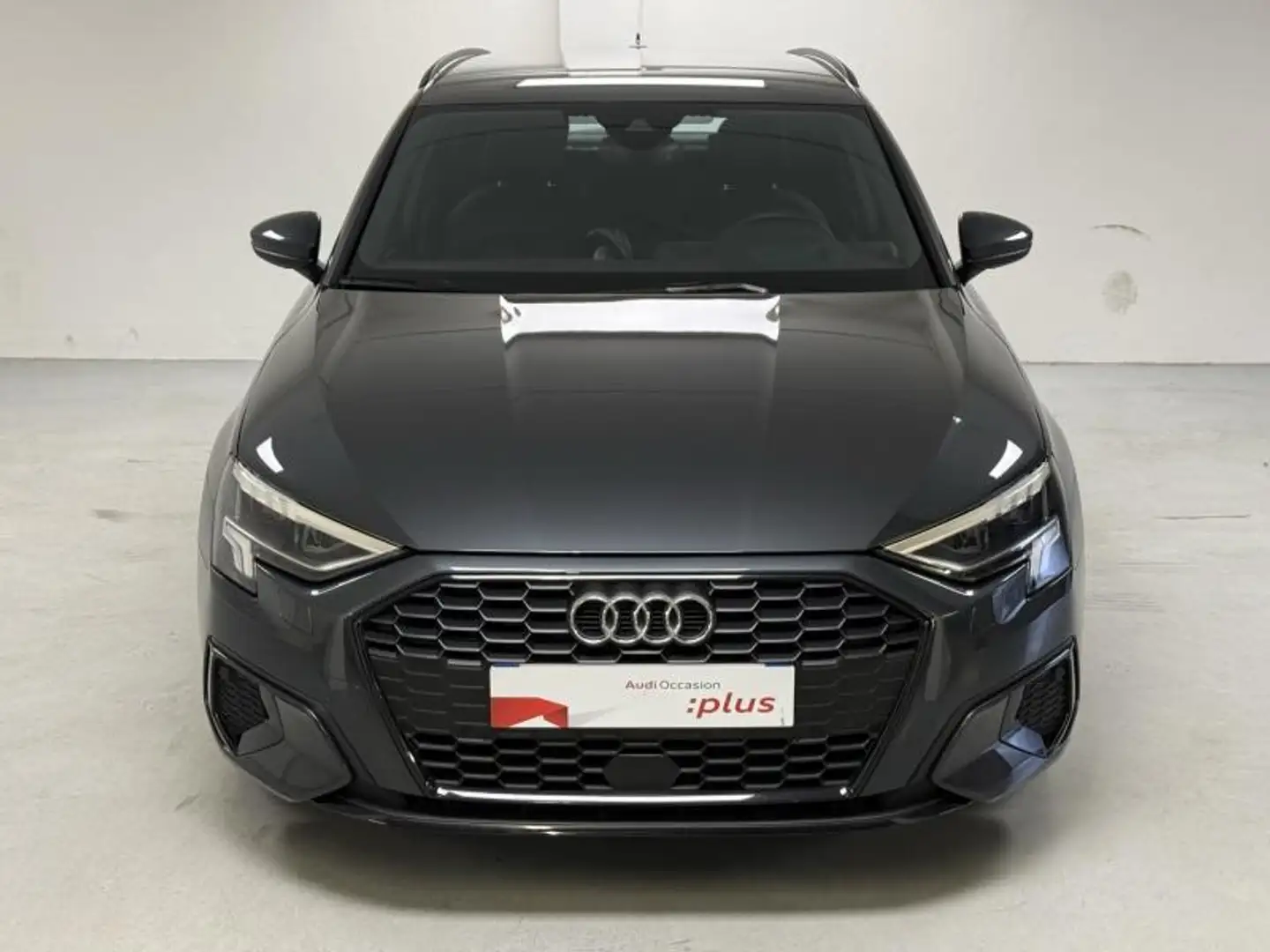Audi A3 35 TFSI 150ch Mild Hybrid Design Luxe S tronic 7 Grijs - 2
