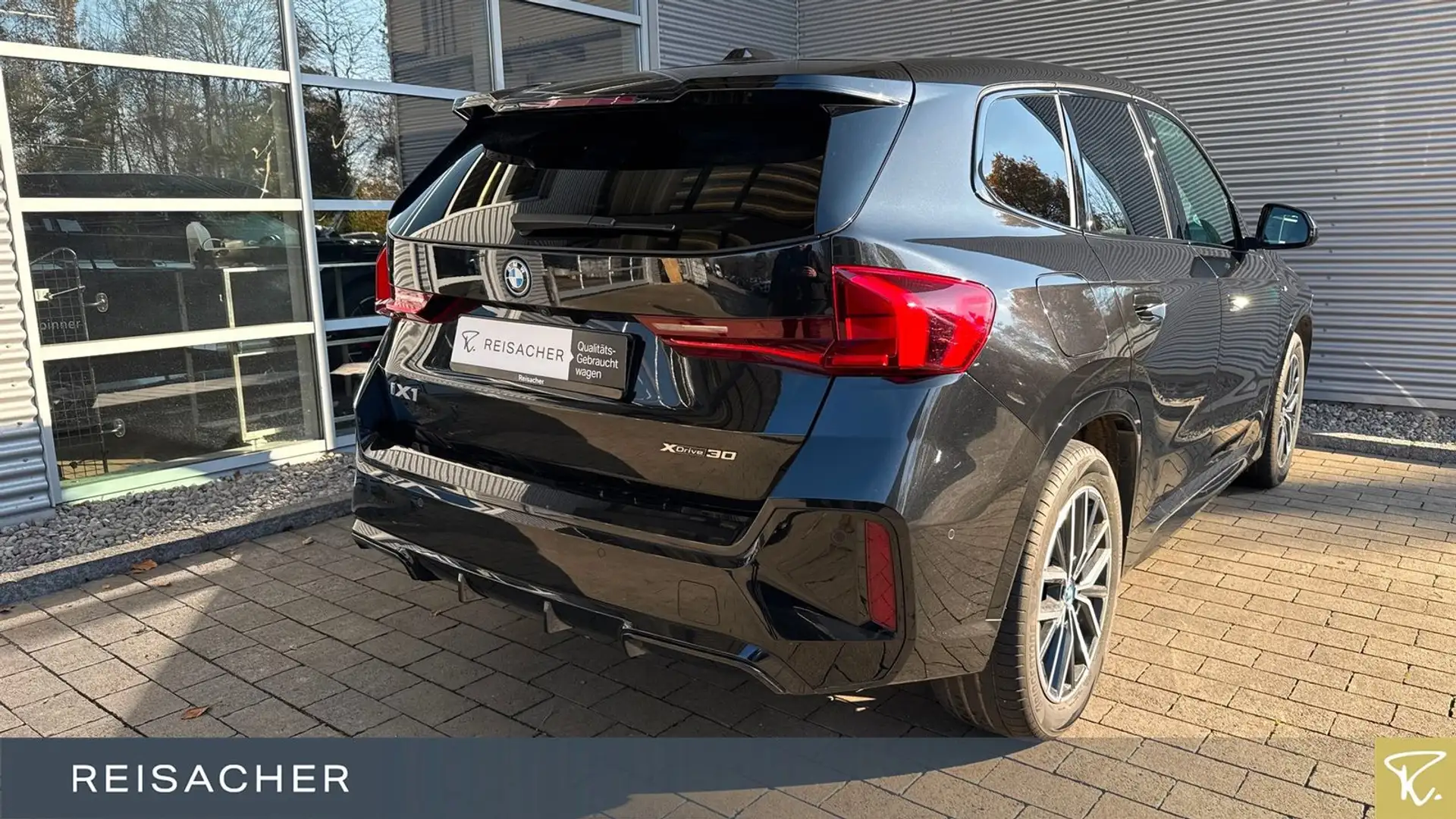 BMW iX1 IX1 XDRIVE30 M-Sport Navi RuKa DAB 18"LM Schwarz - 2