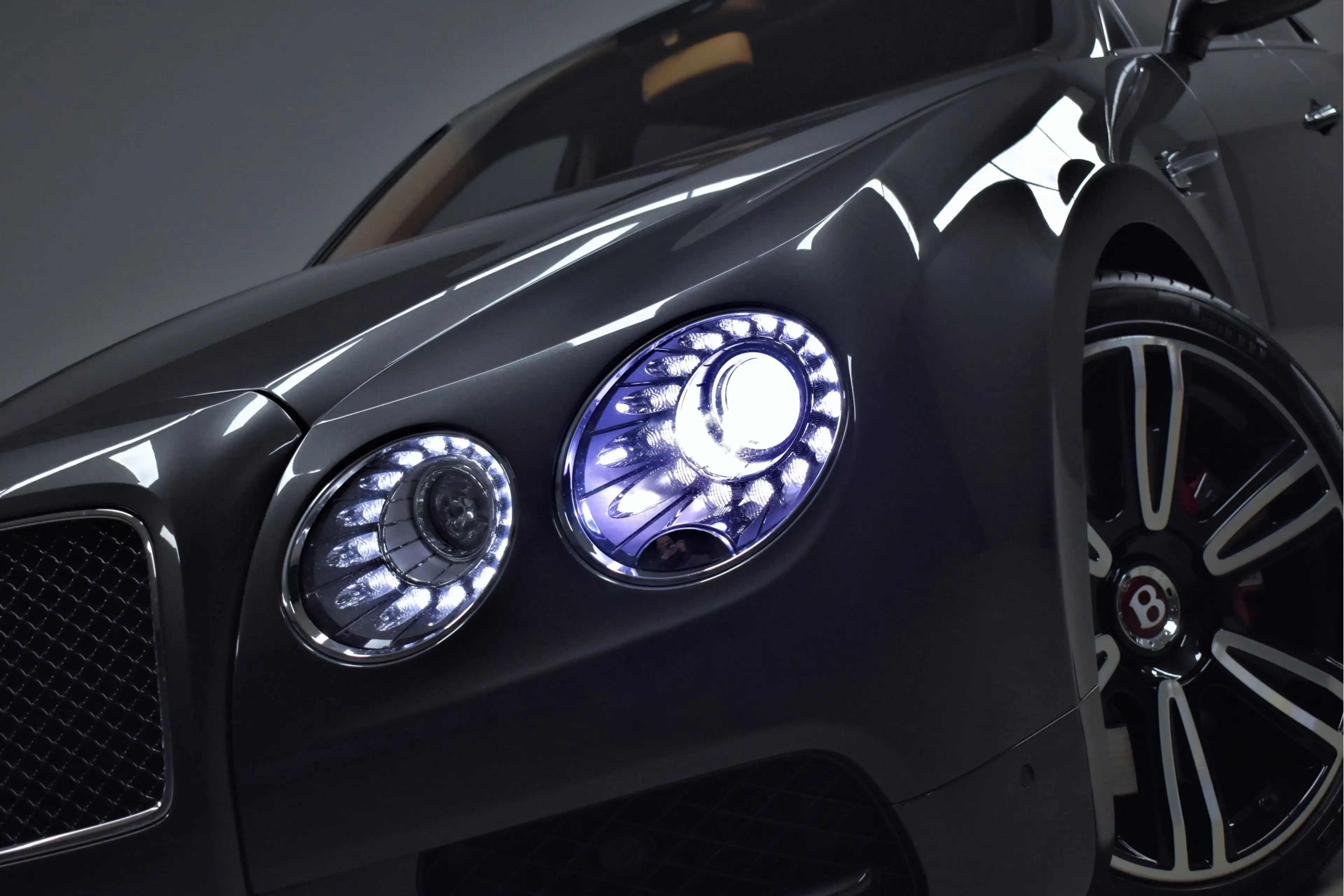 Bentley Flying Spur 4.0 V8 S 528pk Mulliner Dealer-OH Pano/Naim/Keyles — photo 4