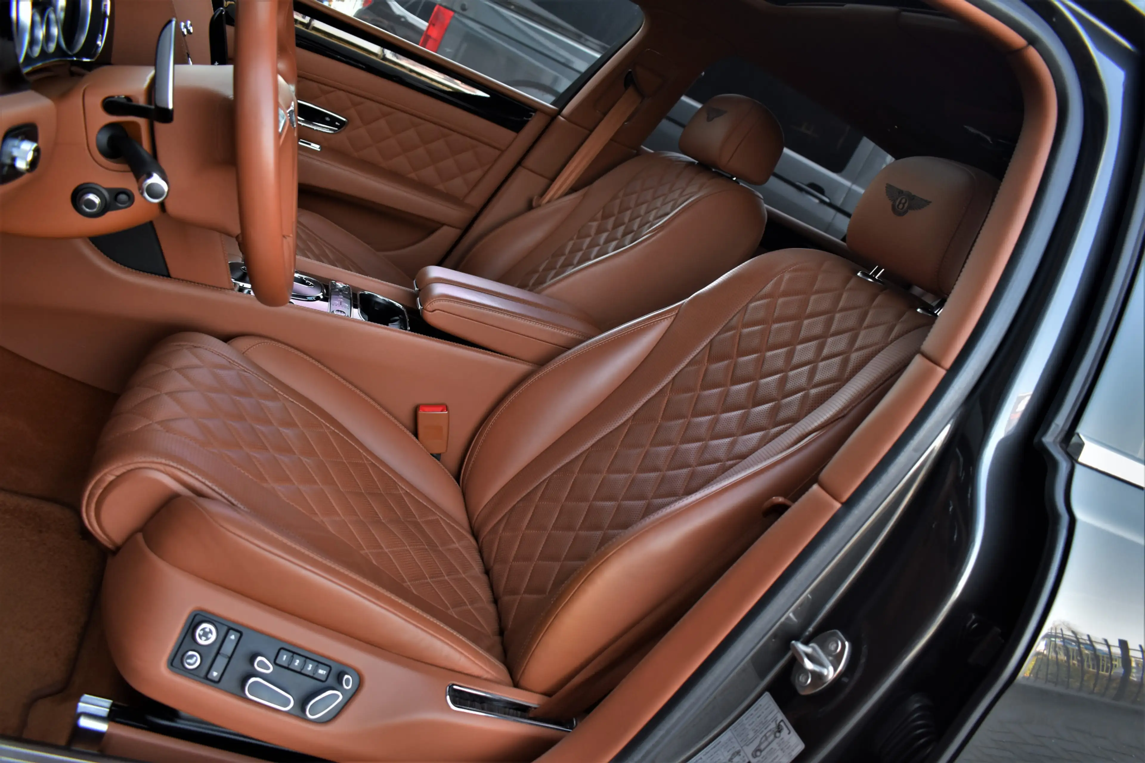 Bentley Flying Spur 4.0 V8 S 528pk Mulliner Dealer-OH Pano/Naim/Keyles — photo 16