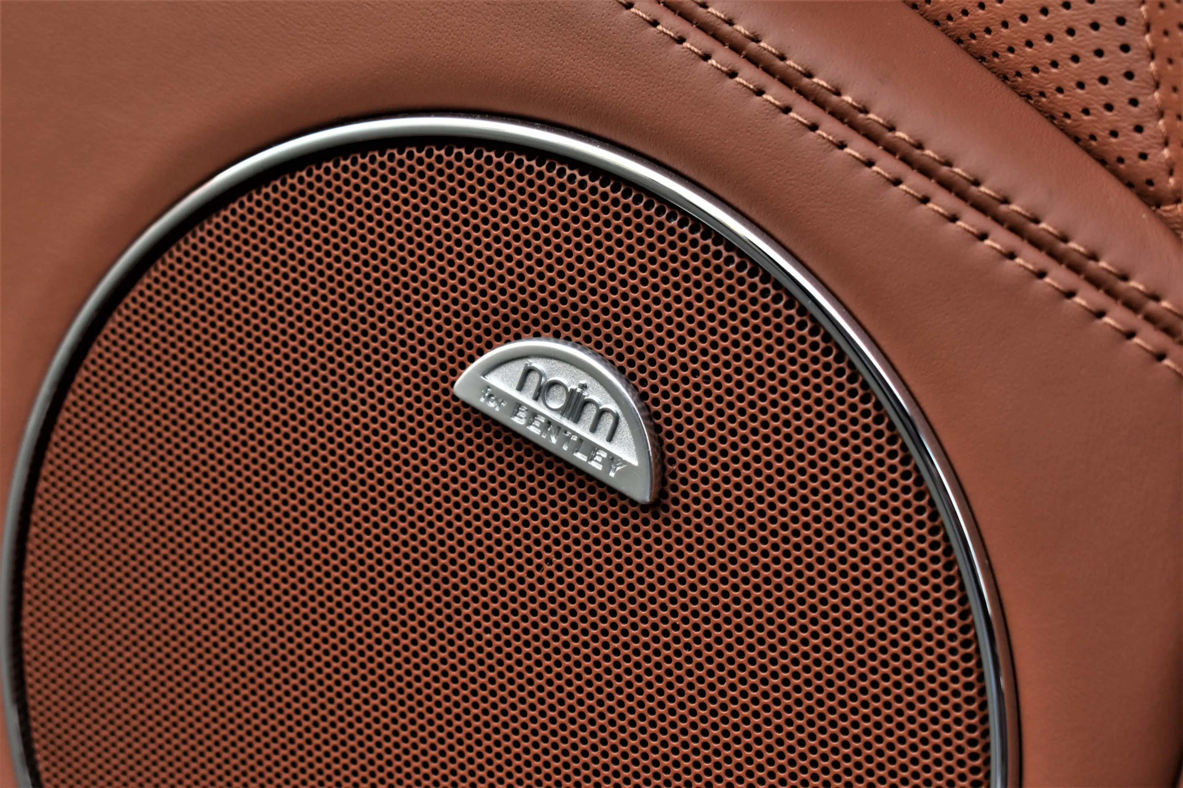 Bentley Flying Spur 4.0 V8 S 528pk Mulliner Dealer-OH Pano/Naim/Keyles — photo 35