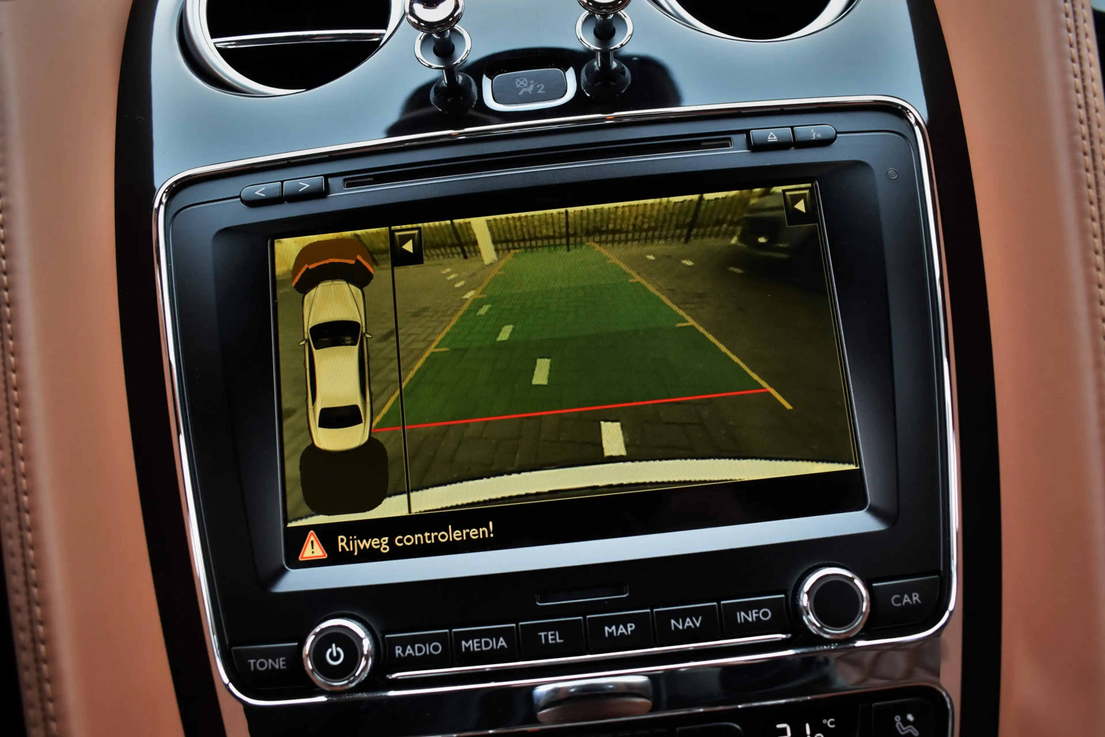 Bentley Flying Spur 4.0 V8 S 528pk Mulliner Dealer-OH Pano/Naim/Keyles — photo 26