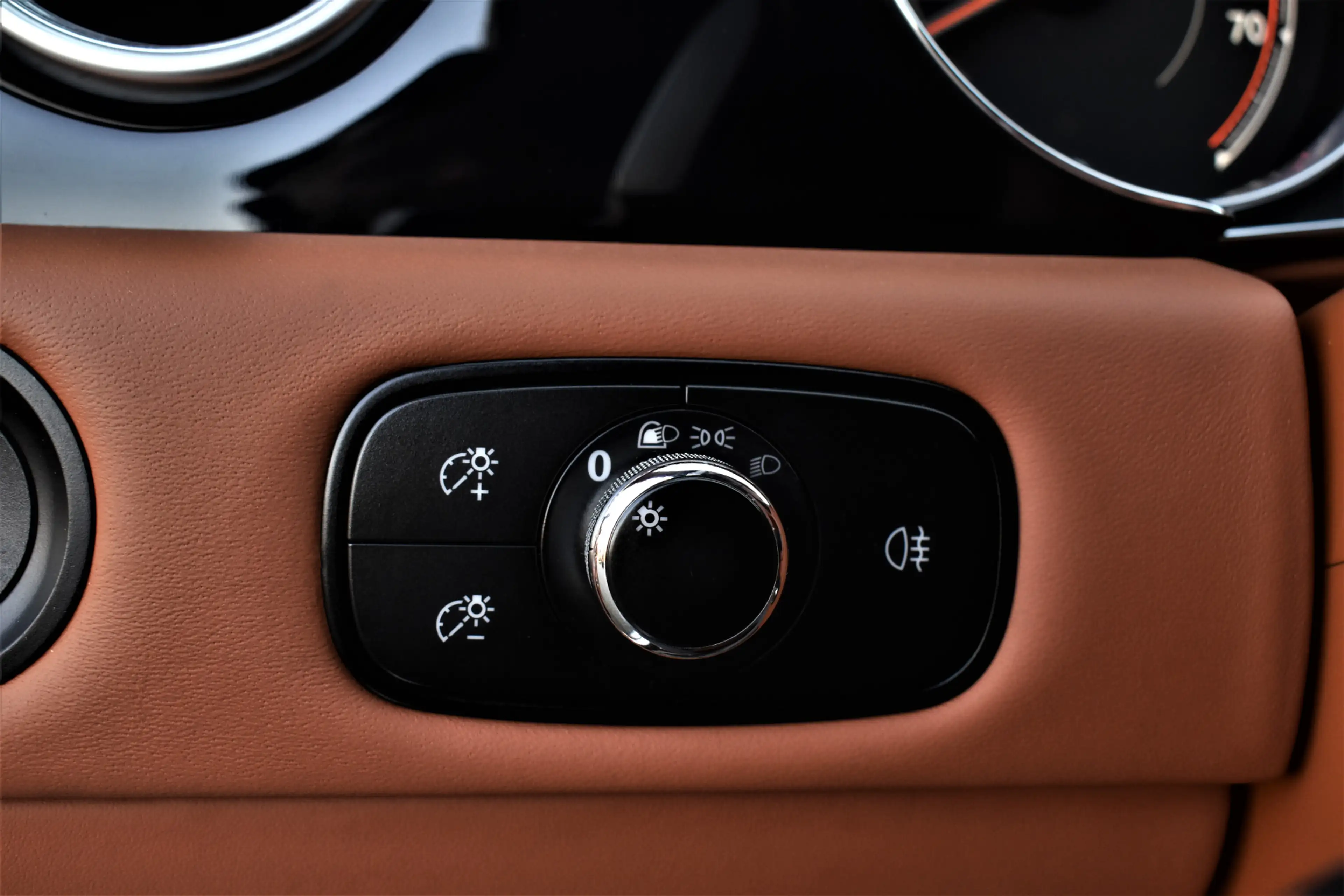 Bentley Flying Spur 4.0 V8 S 528pk Mulliner Dealer-OH Pano/Naim/Keyles — photo 37
