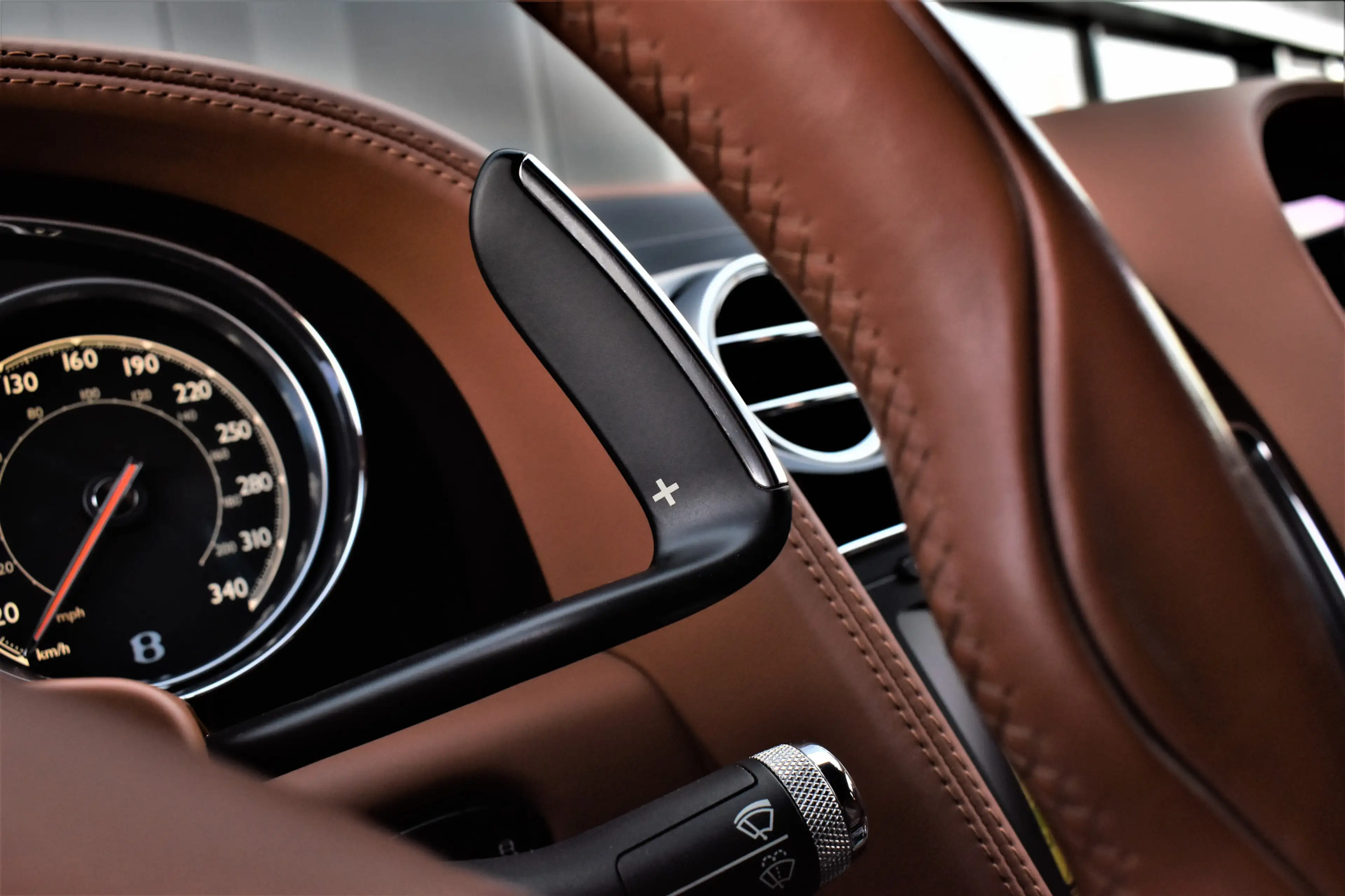 Bentley Flying Spur 4.0 V8 S 528pk Mulliner Dealer-OH Pano/Naim/Keyles — photo 32