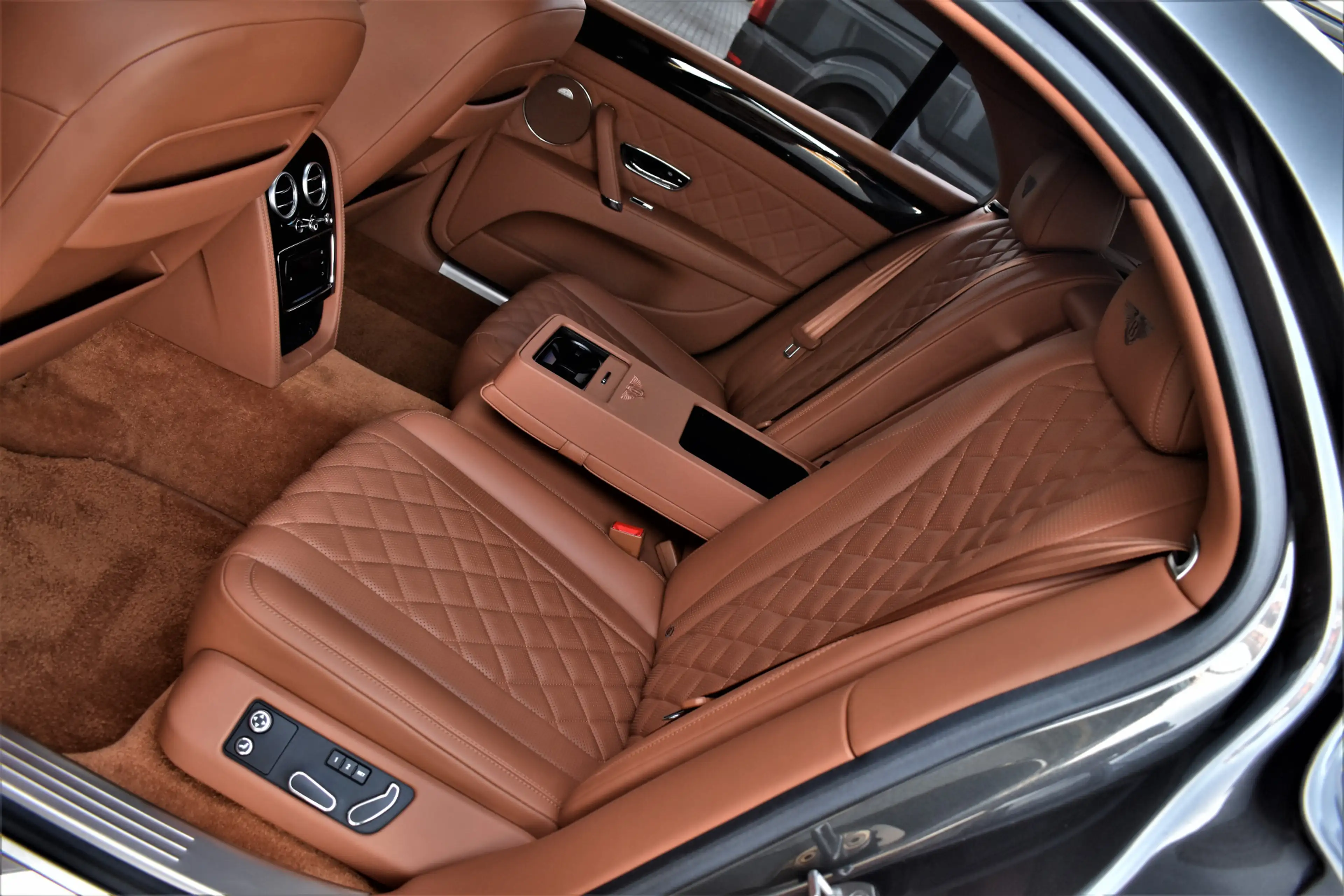 Bentley Flying Spur 4.0 V8 S 528pk Mulliner Dealer-OH Pano/Naim/Keyles — photo 19