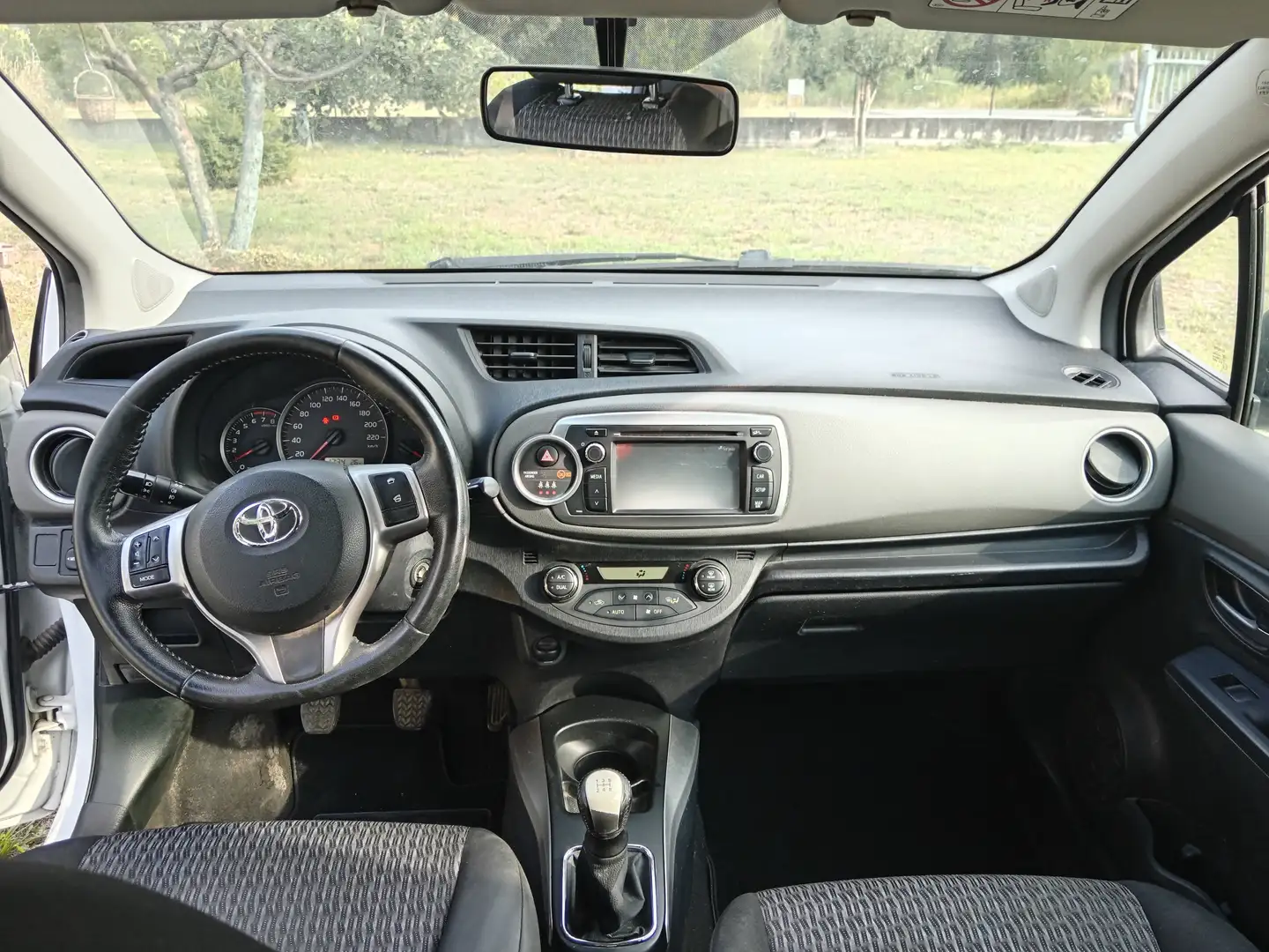 Toyota Yaris 5 porte lounge 1.0 Fehér - 2