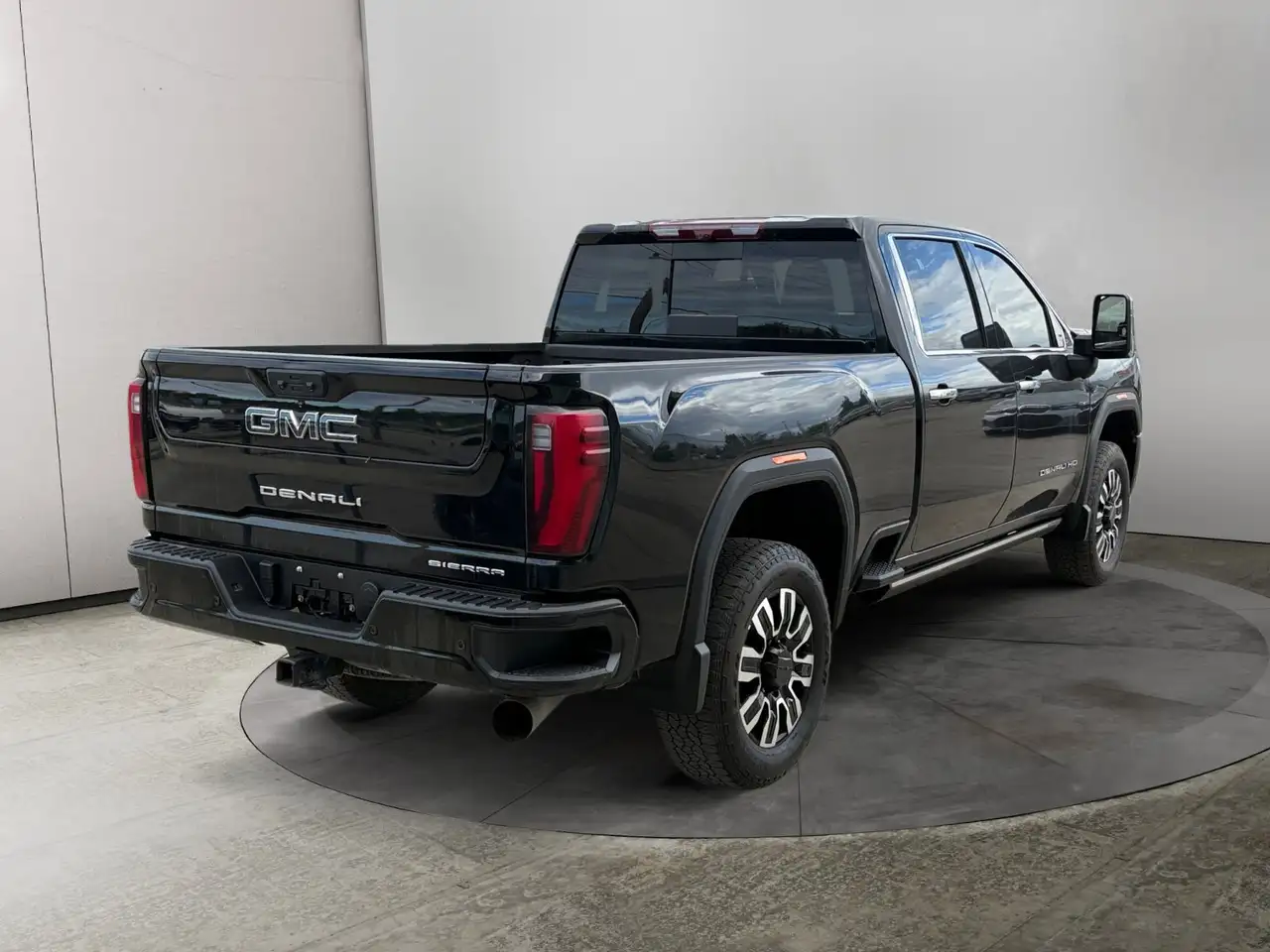 GMC Sierra 3500HD снимка GMC Sierra 3500HD