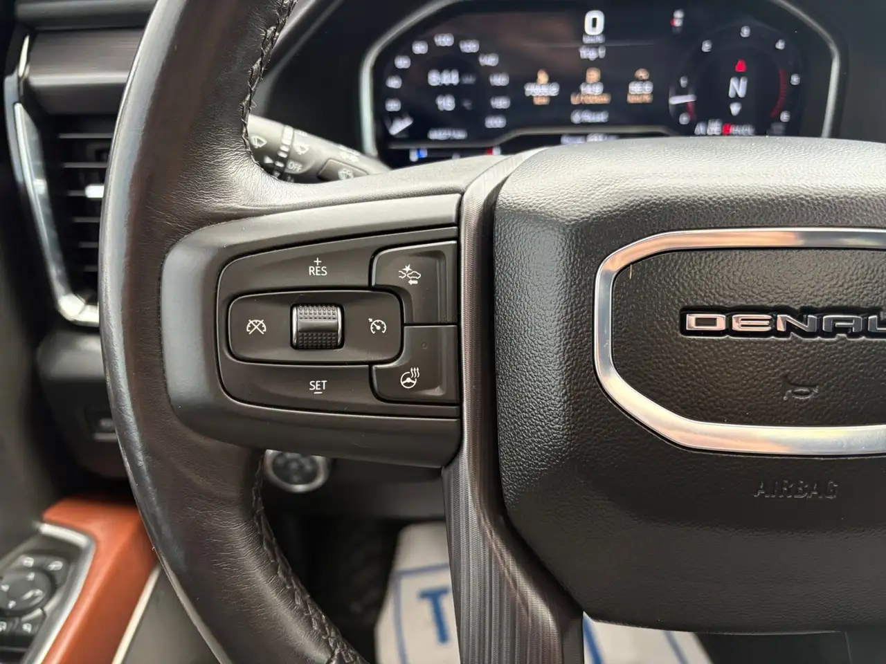 GMC Sierra 3500HD снимка GMC Sierra 3500HD