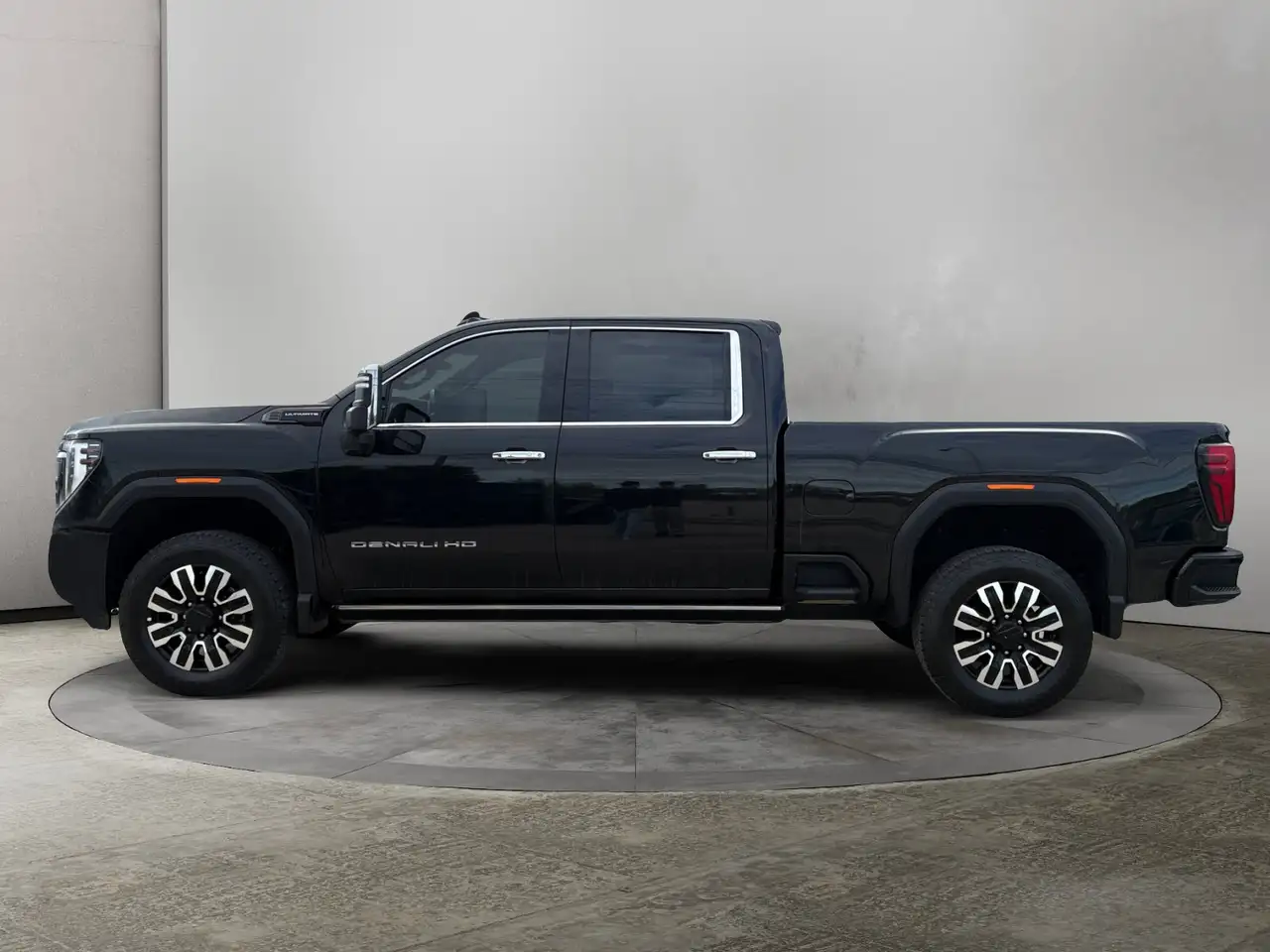 GMC Sierra 3500HD снимка GMC Sierra 3500HD