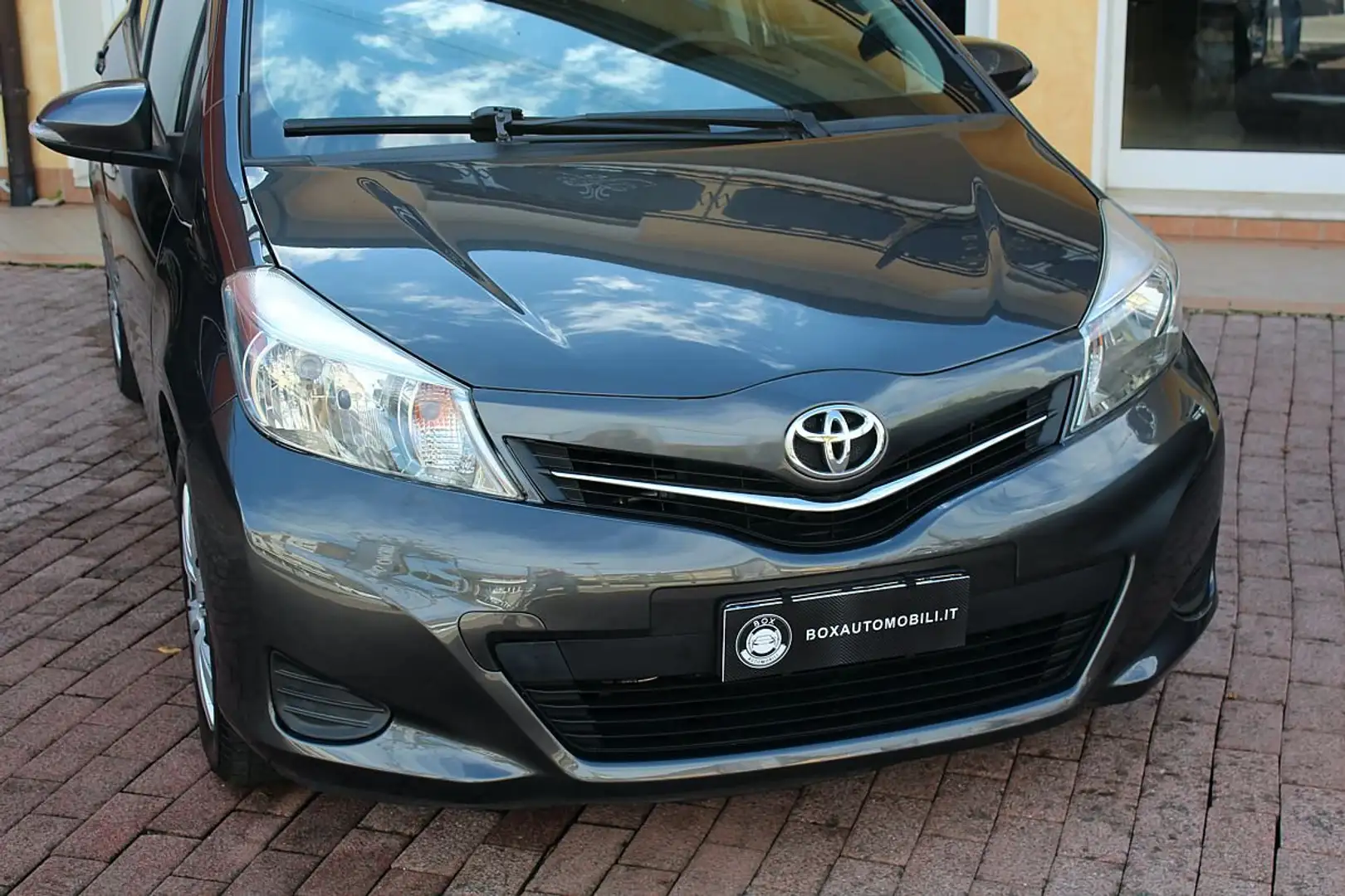 Toyota Yaris Yaris III 2011 5p 1.0 Lounge Grigio - 2