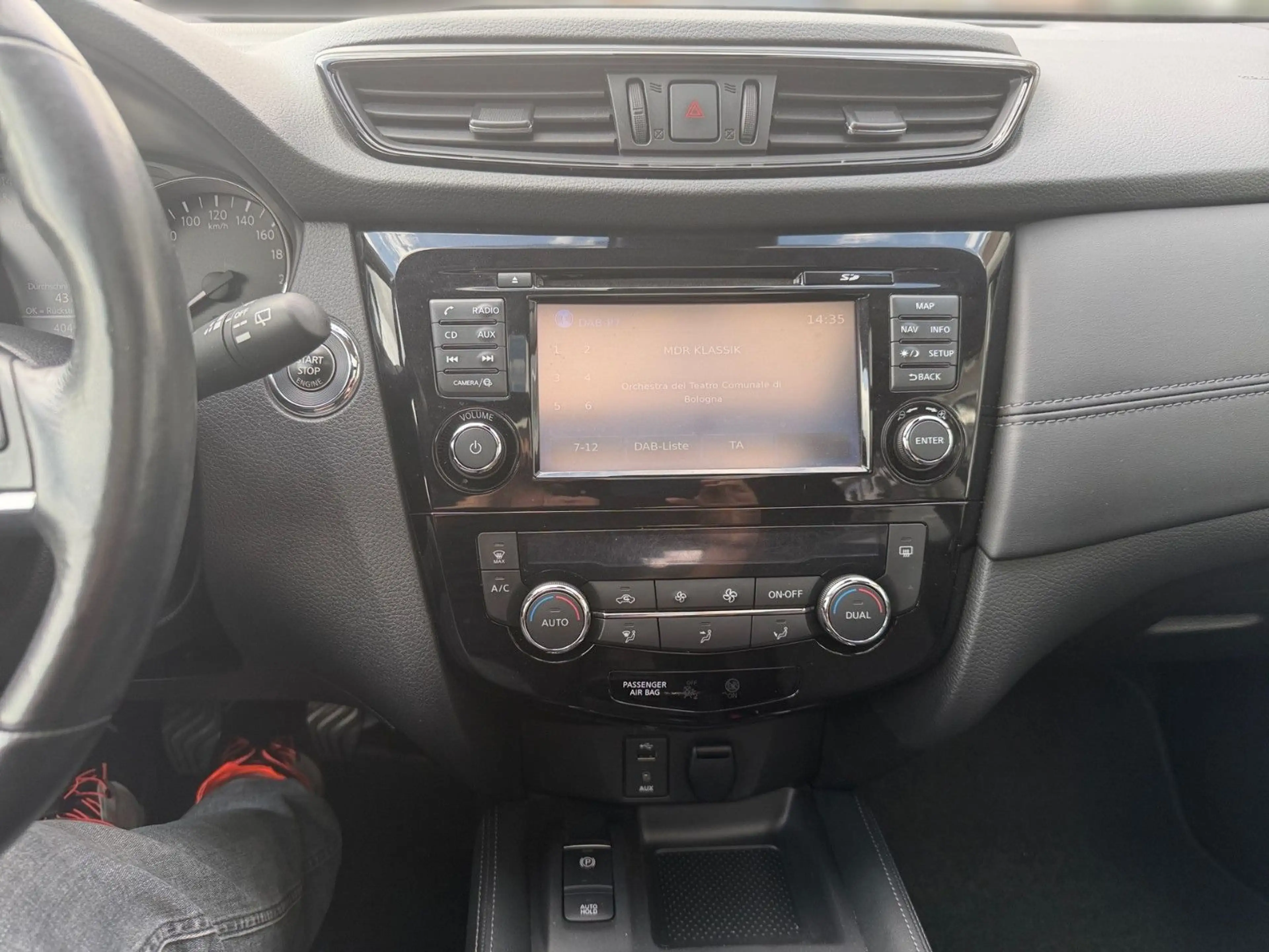 Nissan X-Trail N-Connecta — photo 9