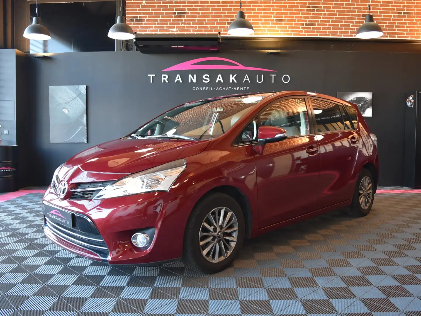 Toyota Verso Verso 112 D-4D FAP Design Rouge - 1