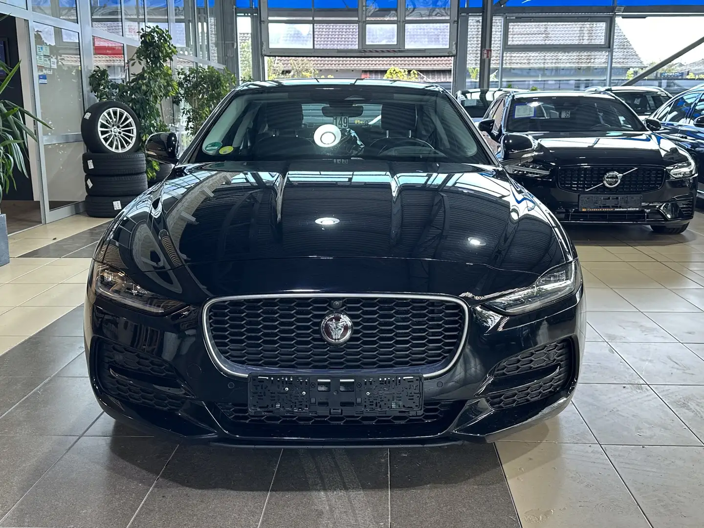 Jaguar XE S HUD Sound-System LED 360°Cam Navi ACC PDC Noir - 2