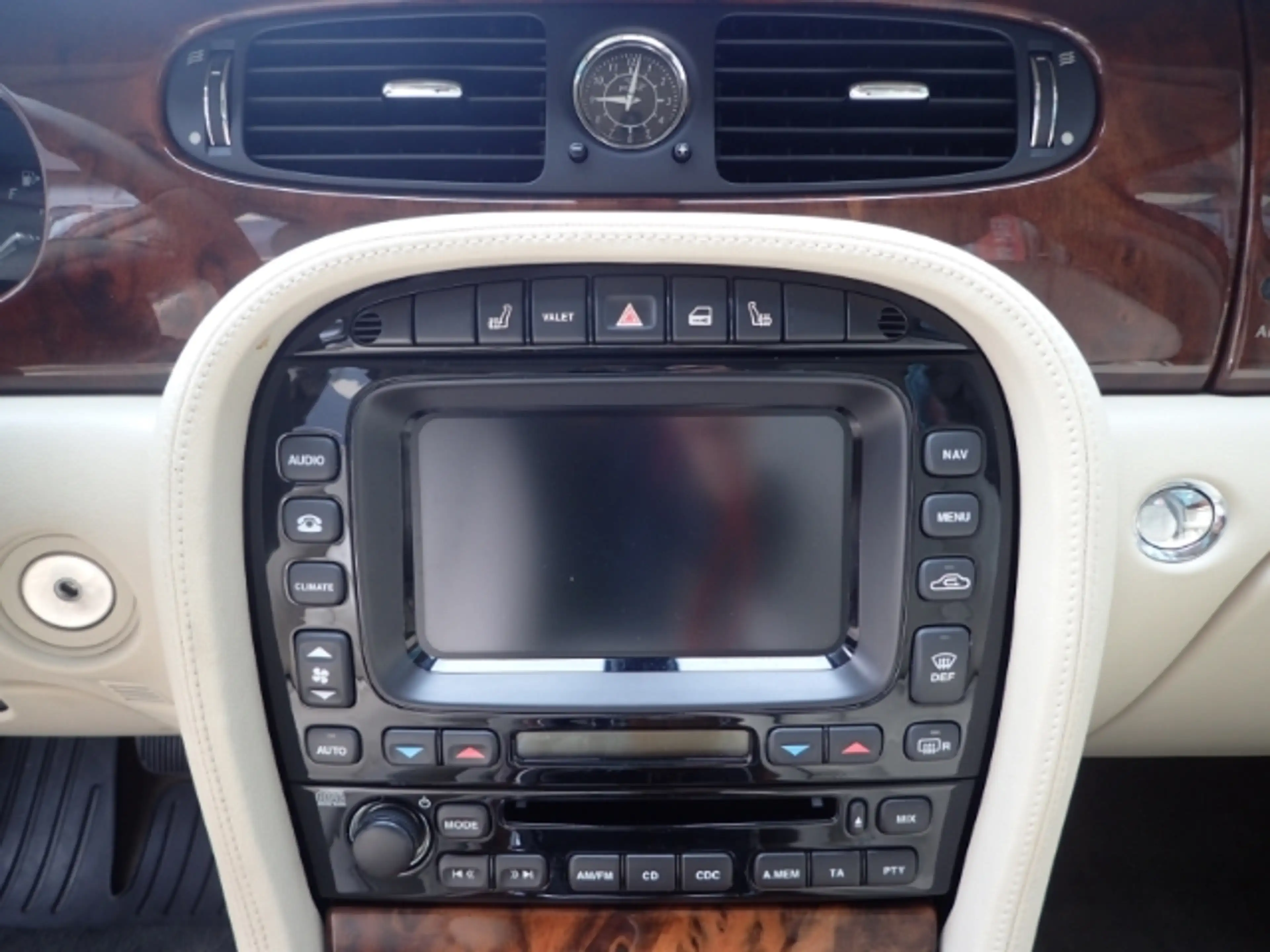 Jaguar XJ 3.5 V8 Luftfederung AD Navi Memory Sitze Xenon Meh — photo 12