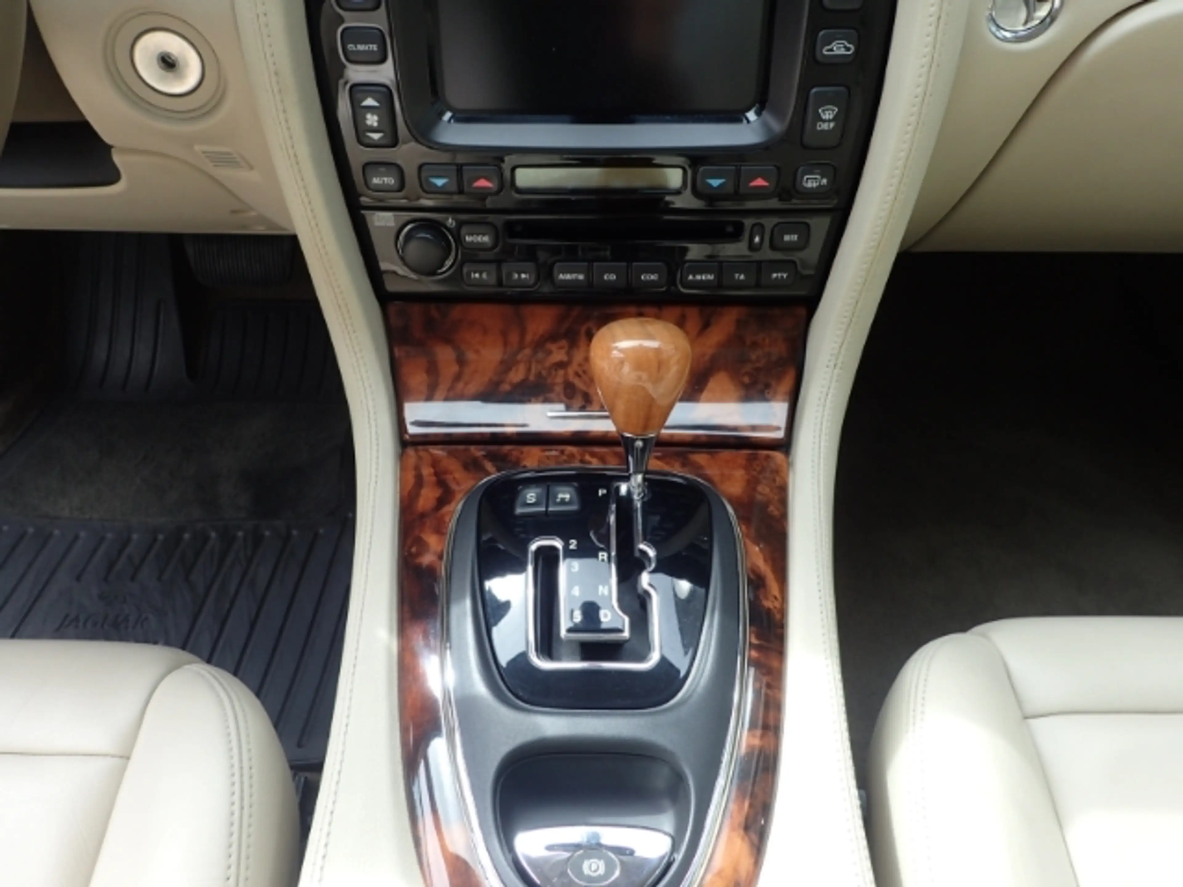 Jaguar XJ 3.5 V8 Luftfederung AD Navi Memory Sitze Xenon Meh — photo 13