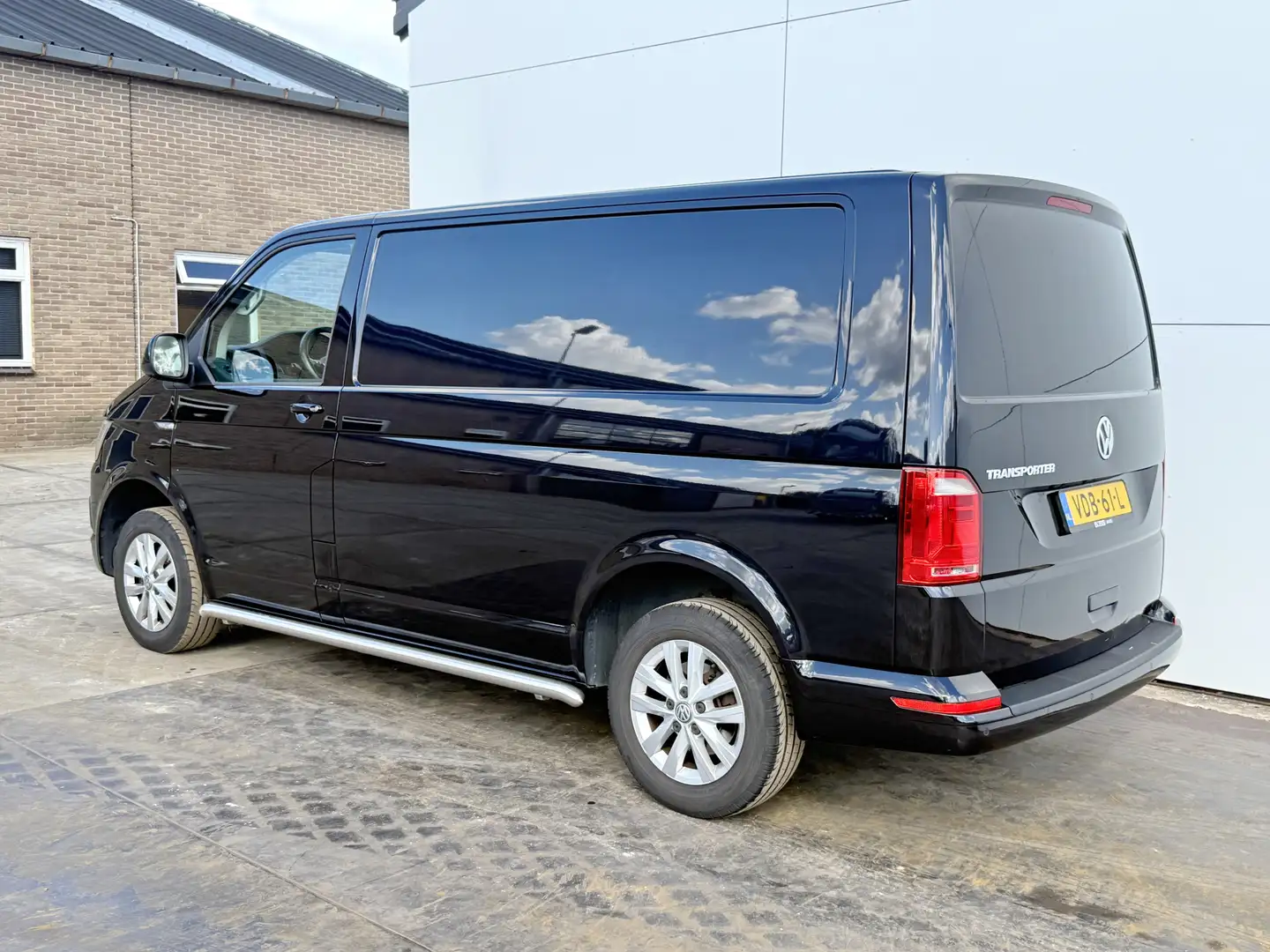 Volkswagen Transporter 2.0 TDI 150PK DSG Automaat L1H1 Cruise Control Air Zwart - 2