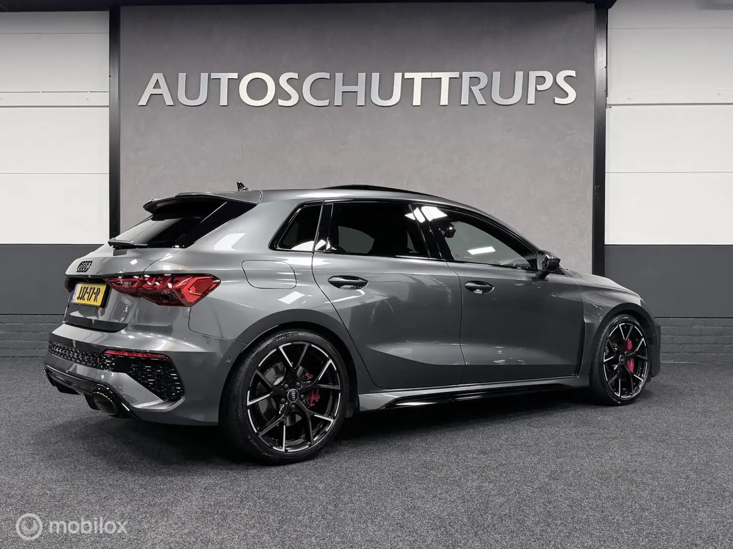 Audi RS3 2.5 TFSI RS 3 quattro RS Dynamic / Keramisch / Pan Grijs - 2