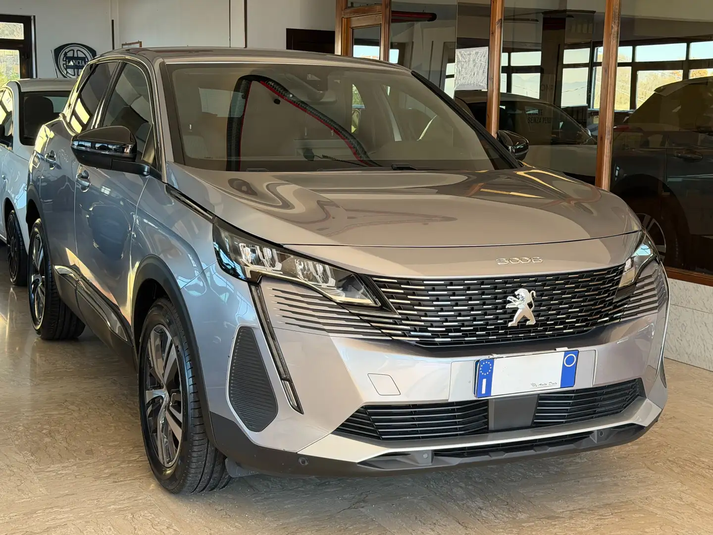 Peugeot 3008 1.5 BLUEHDI 130 cv. EAT8 ALLURE PACK (Nav) Grau - 2