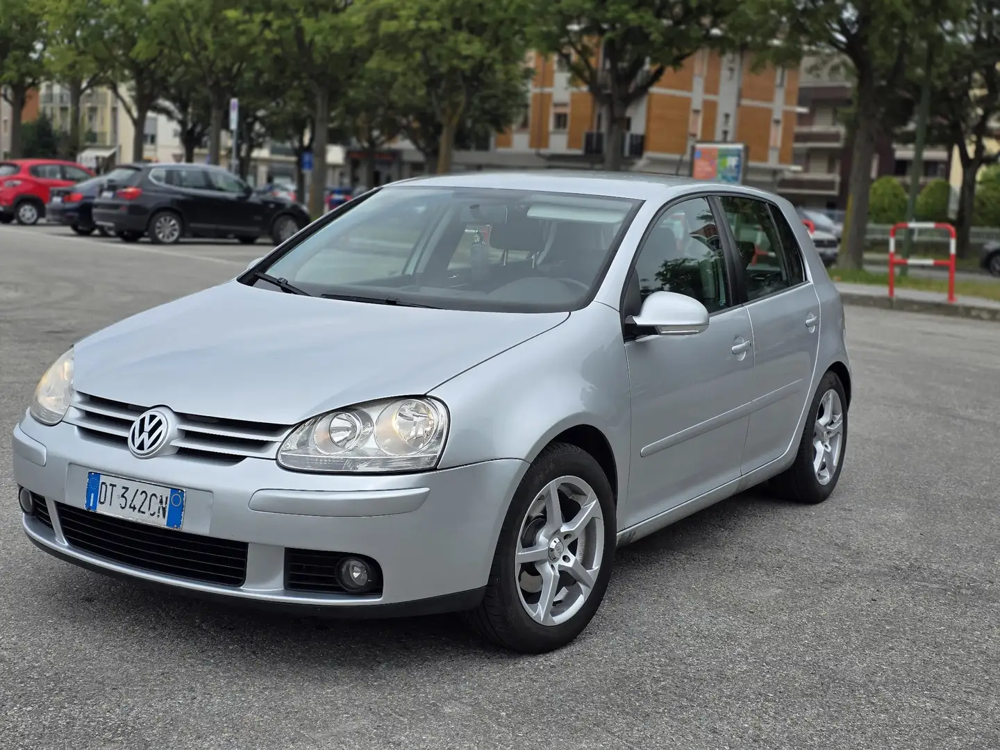 Volkswagen Golf 5p 1.6 Comfortline - 2