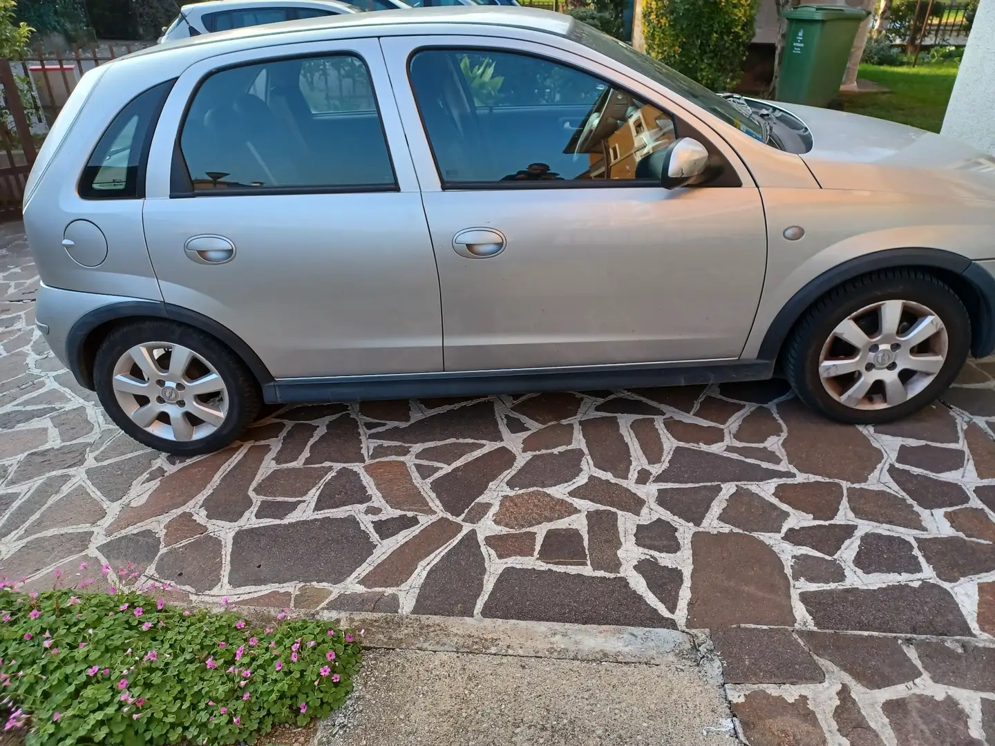 Opel Corsa 1.2 16V Cosmo - 2