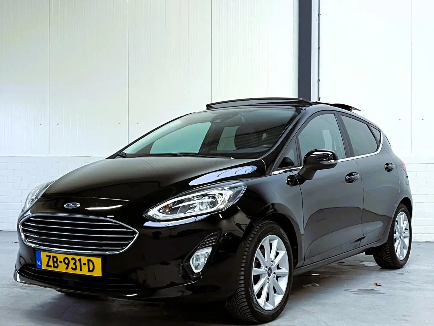 Ford Fiesta 1.0 EcoBoost Vignale|Nieuwe Motor|Panorama dak Zwart - 2