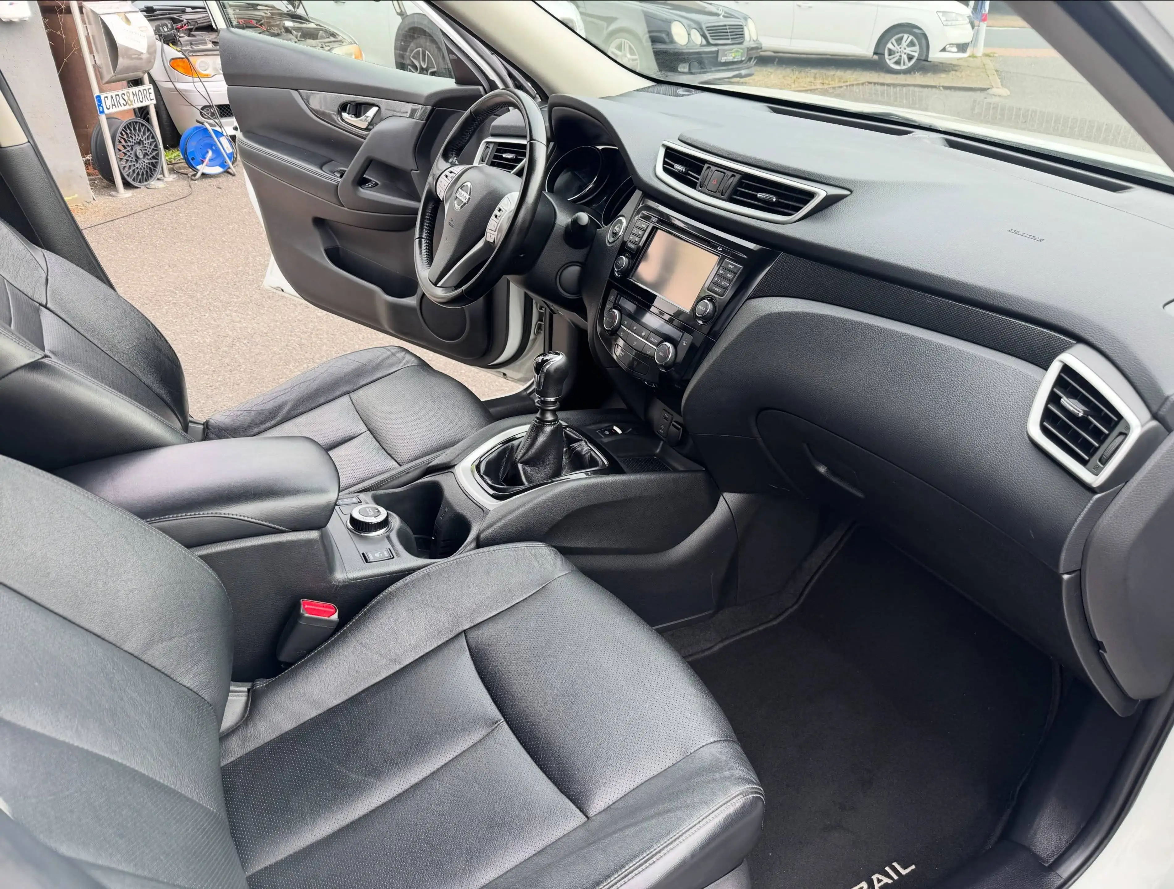 Nissan X-Trail Tekna 4x4 — photo 10