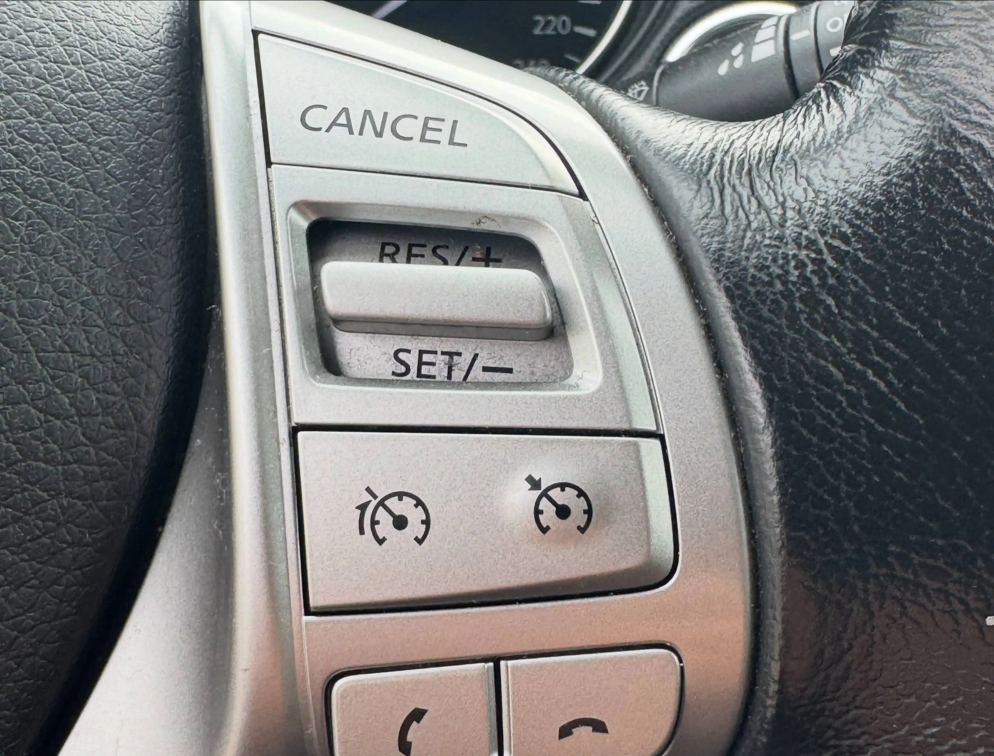 Nissan X-Trail Tekna 4x4 — photo 16