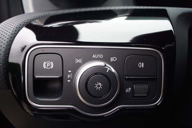 Mercedes-Benz CLA 180 Shooting Brake Business Solution AMG Autom Panodak — photo 41