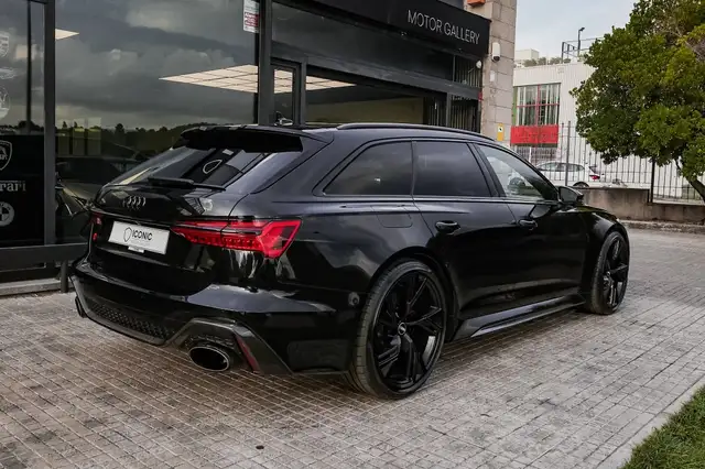 Audi RS6 Avant view 11