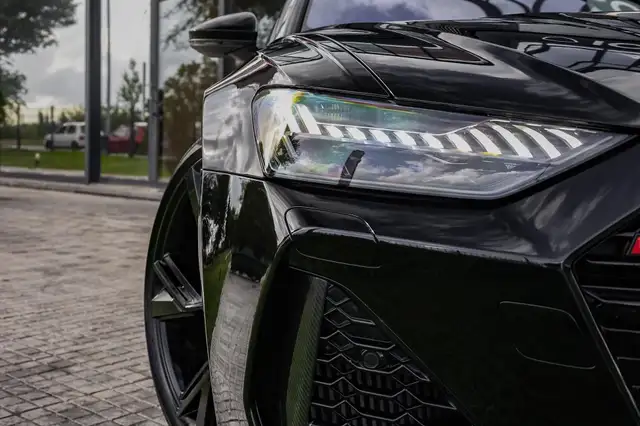 Audi RS6 Avant view 6