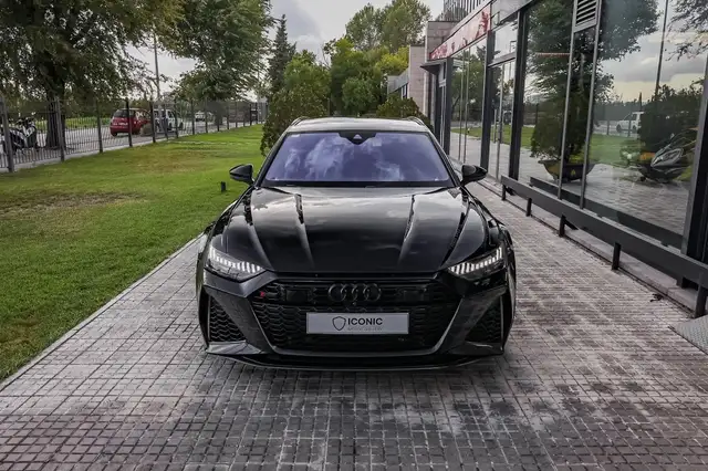 Audi RS6 Avant view 5