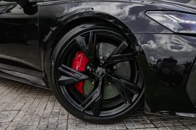 Audi RS6 Avant view 2