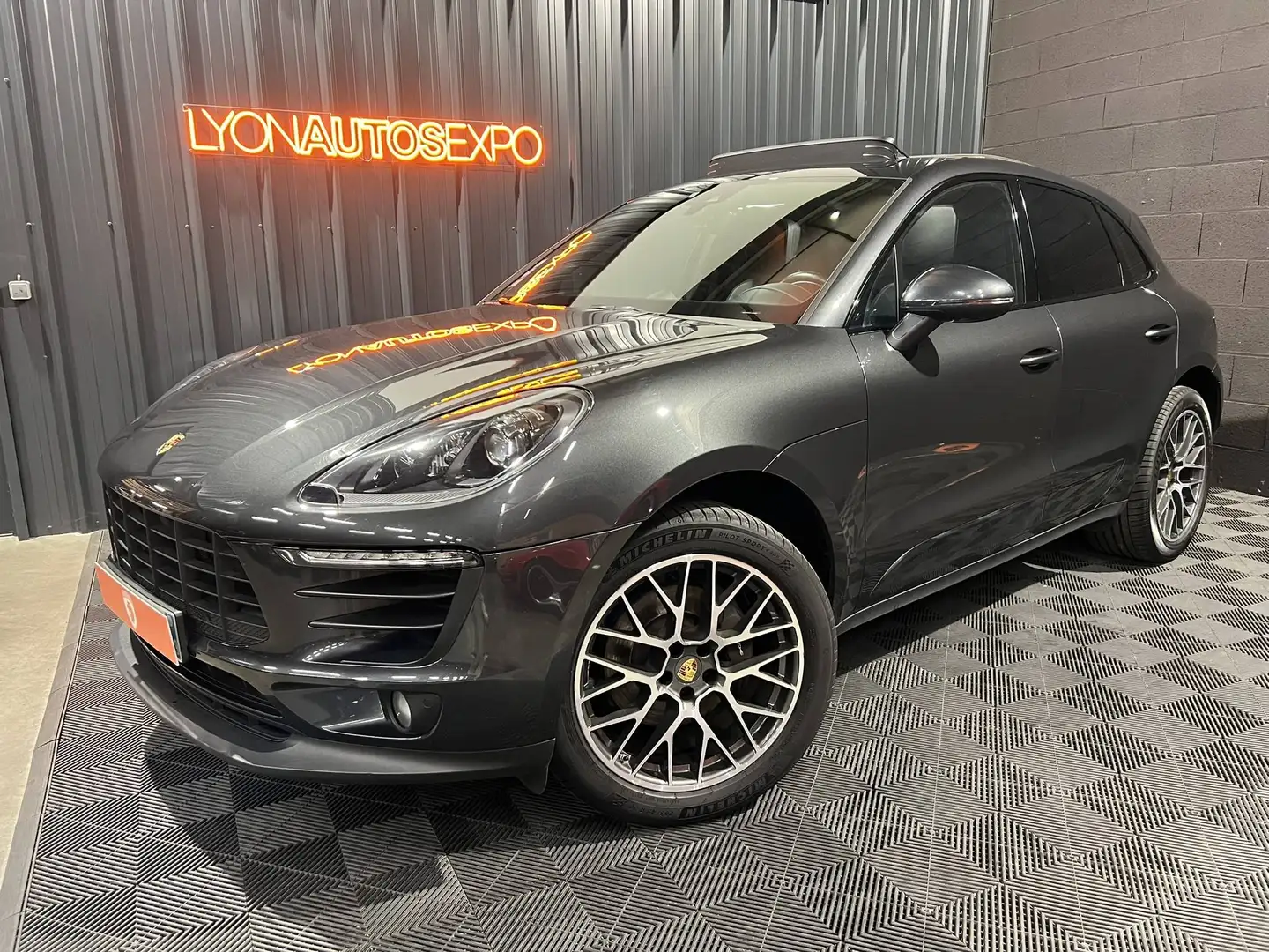 Porsche Macan 2.0 252ch PDK Grau - 1