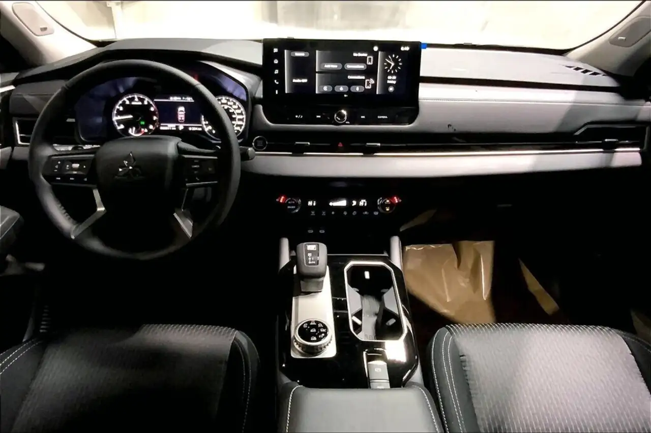 Mitsubishi Outlander снимка Mitsubishi Outlander