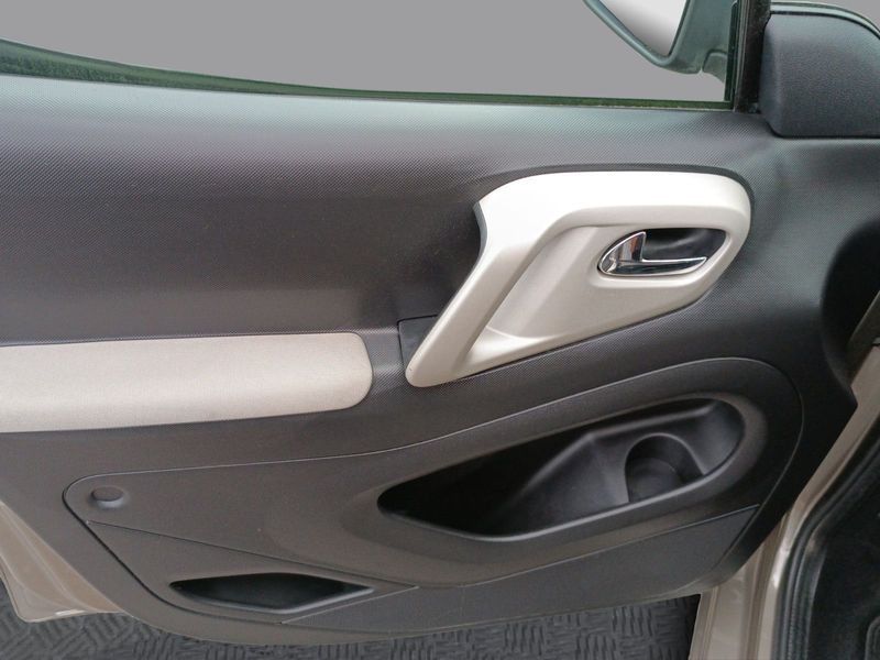 Peugeot Partner Style 1.6 HDI *Klima*Panorama*PDC — photo 15