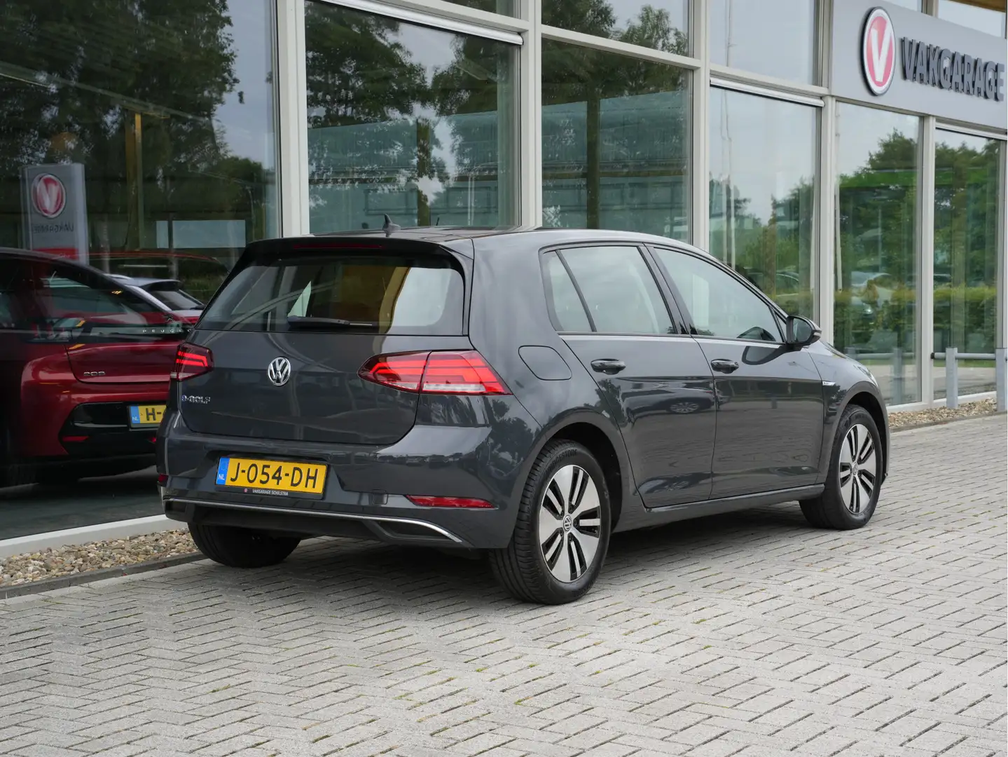 Volkswagen e-Golf E-DITION | Navigatie | Climate Control | ACC | Sto Grijs - 2